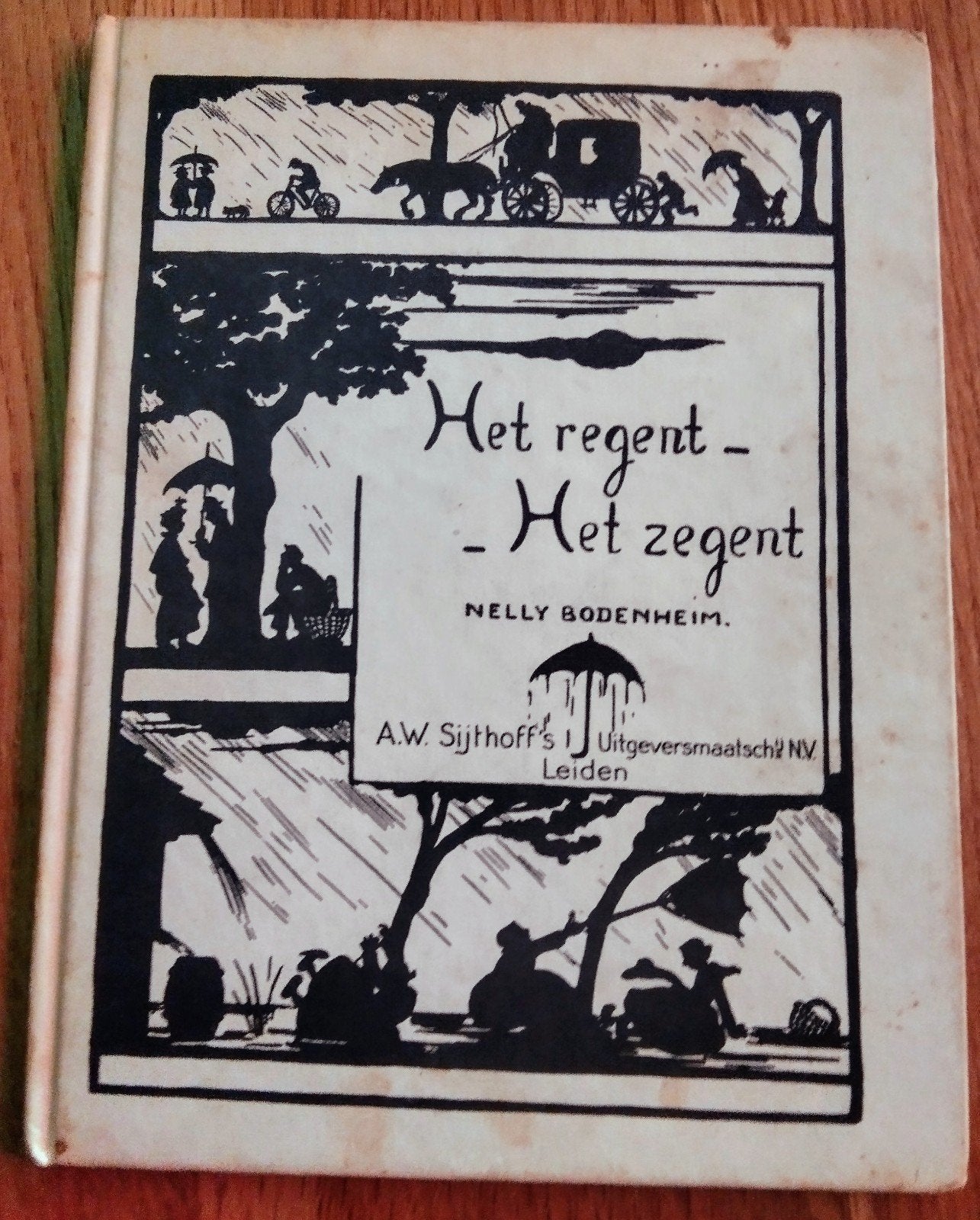 Het regent - Het zegent - Nelly Bodenheim (12e druk 1974), Boeken, Kinderboeken | Jeugd | onder 10 jaar, Gelezen, Sprookjes, Ophalen of Verzenden