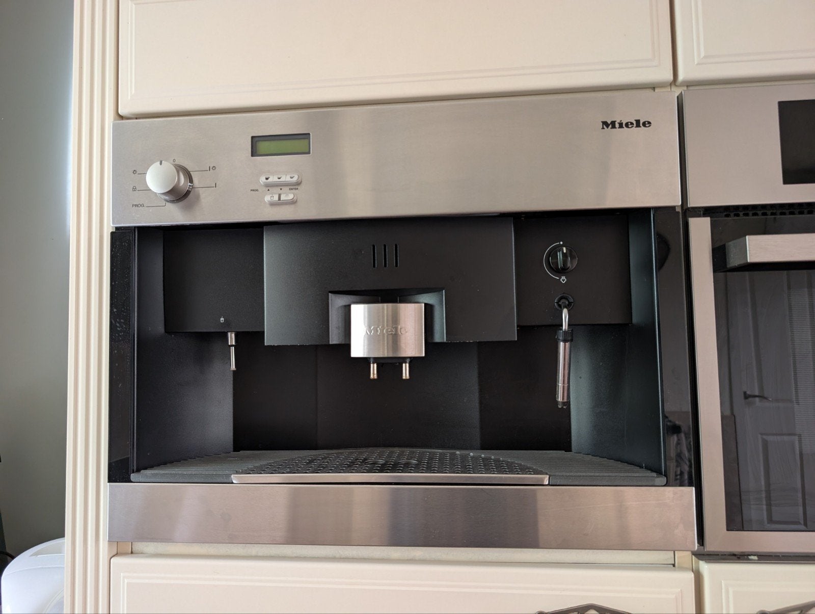 Miele cva 620  inbouw koffiemachine - defect, Ophalen, 10 kopjes of meer, Koffiemachine, Koffiebonen