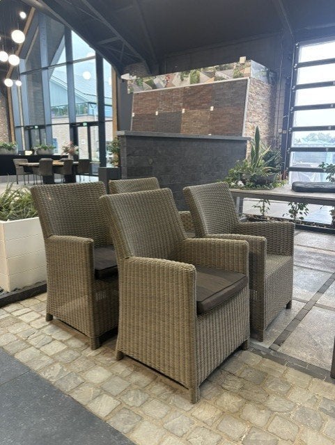 8 beige wicker tuinstoelen - showroommodel, Tuin en Terras, Tuinstoelen, Ophalen, Zo goed als nieuw, Wicker