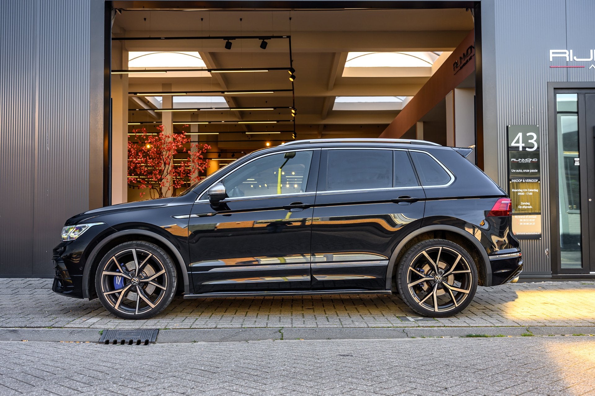 Volkswagen Tiguan R 2.0 TSI 320pk 4Motion DSG|Pano|ACC |Lane, Auto's, Volkswagen, Automaat, Gebruikt, 4 cilinders, 1984 cc