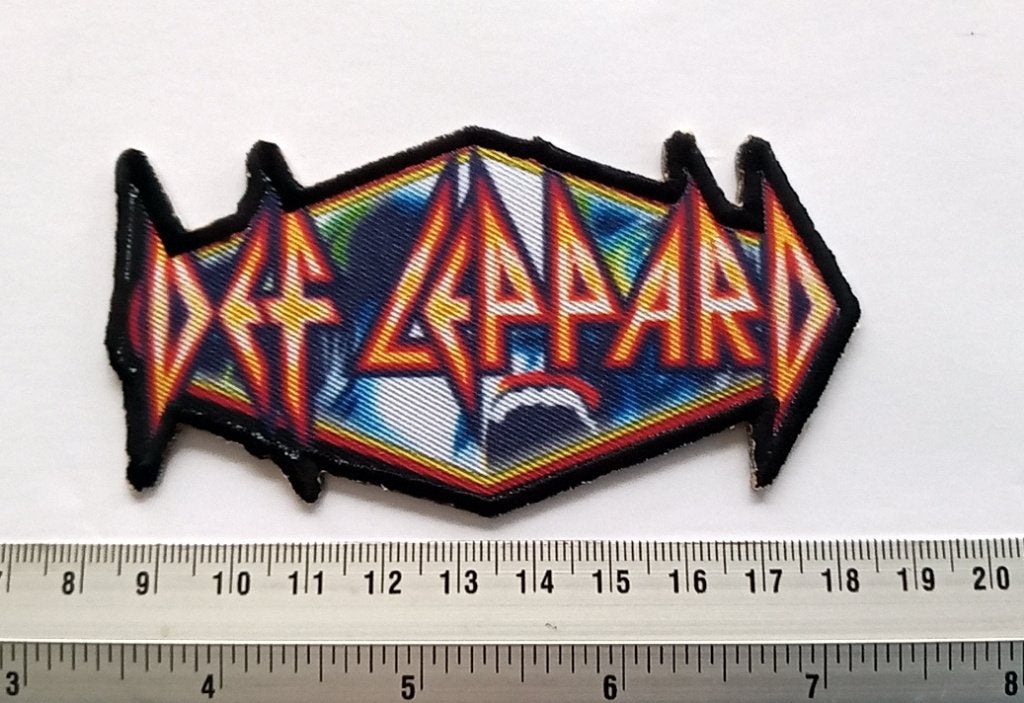 Def Leppard Hysteria vrij leuke  shaped patch d53, Ophalen of Verzenden, Nieuw, Kleding