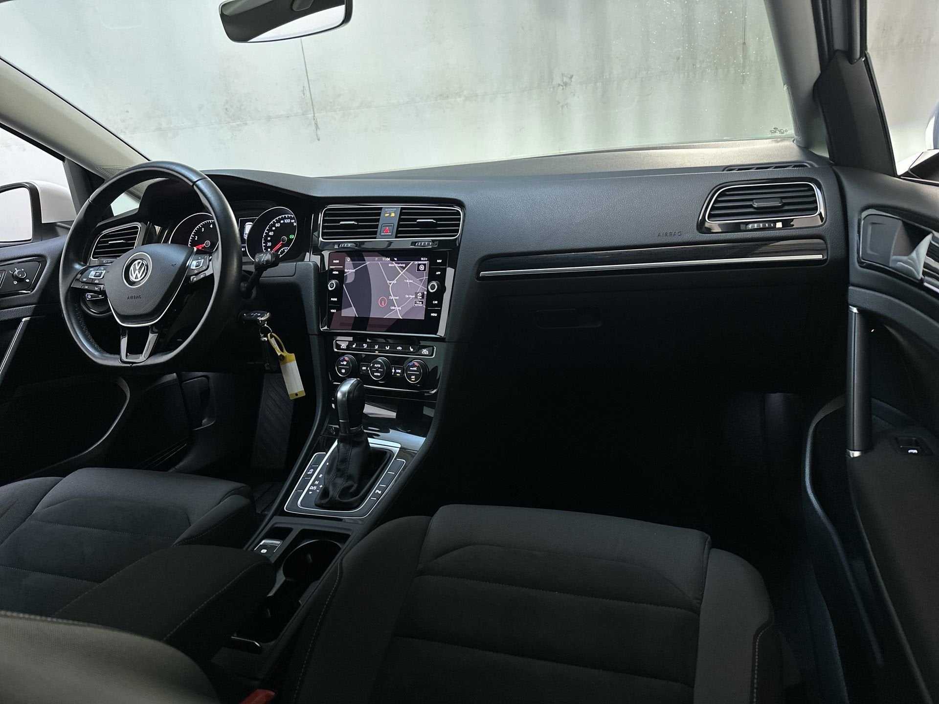 Volkswagen GOLF 1.5 TSI 150pk DSG Highline Business R Alcant, Auto's, 4 cilinders, Alcantara, Wit, Bedrijf