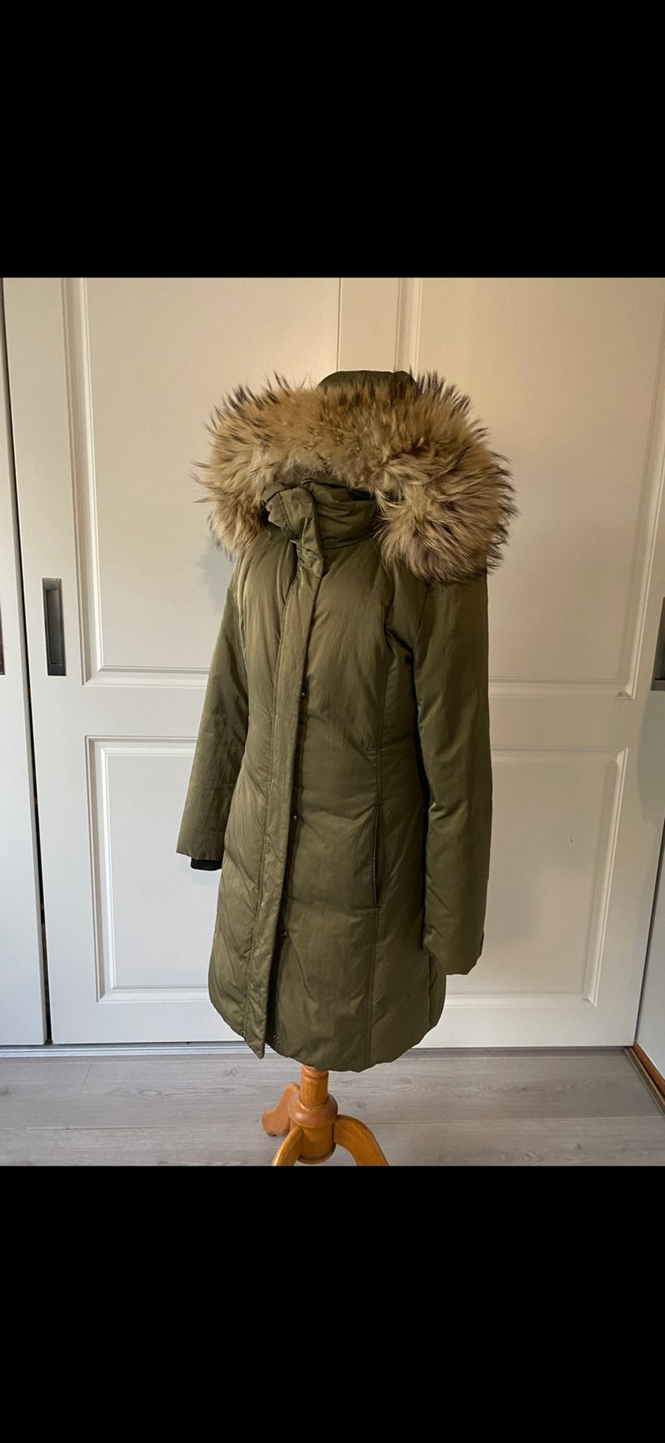 Hugo Boss  winterjas met bontkraag - Zo goed als nieuw, Kleding | Dames, Ophalen of Verzenden, Zo goed als nieuw, Maat 36 (S)