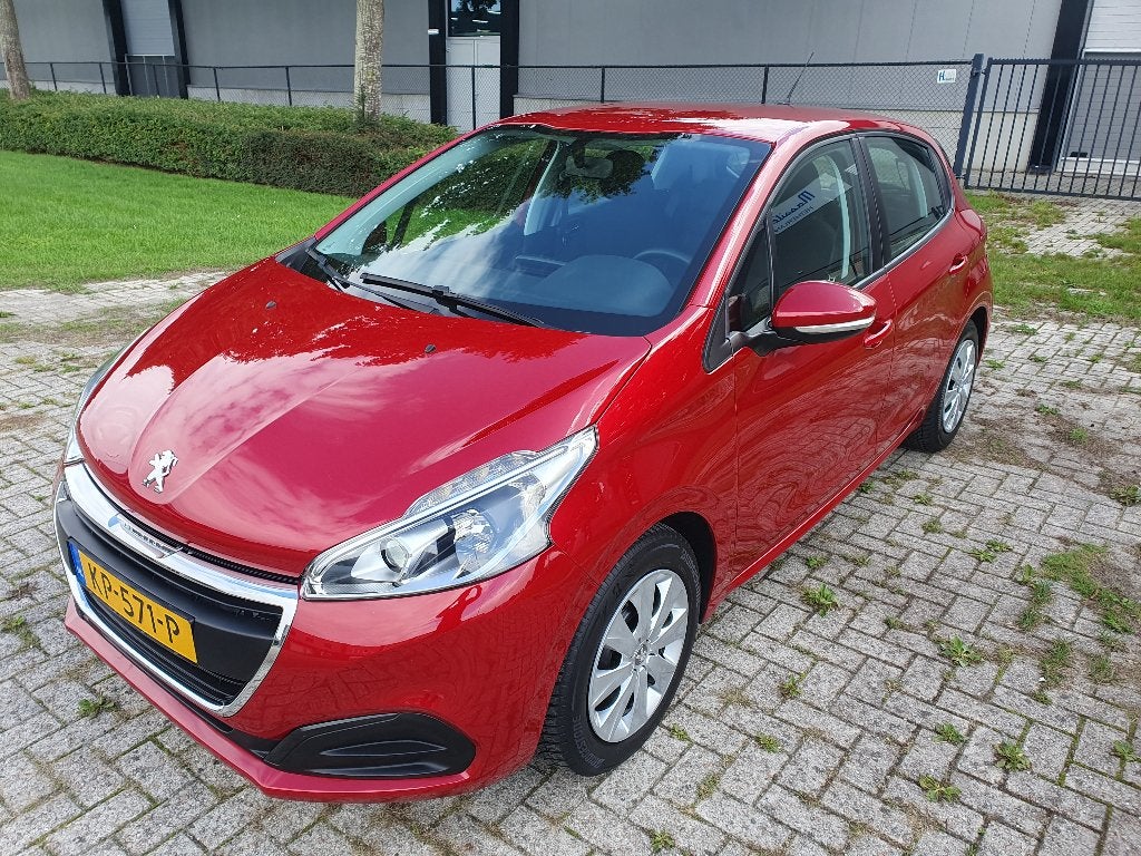 Peugeot 208 1.2 VTI 60KW 5-D 2-TR 2016 Rood Nieuwstaat!, Stof, 40 €/maand, Zwart, 1199 cc