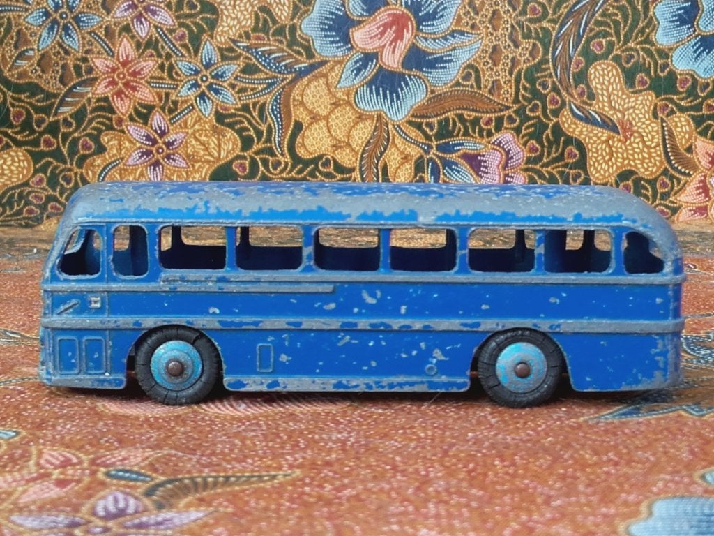 Oud model Roadmaster model bus uit Engeland van Dinky Toys.