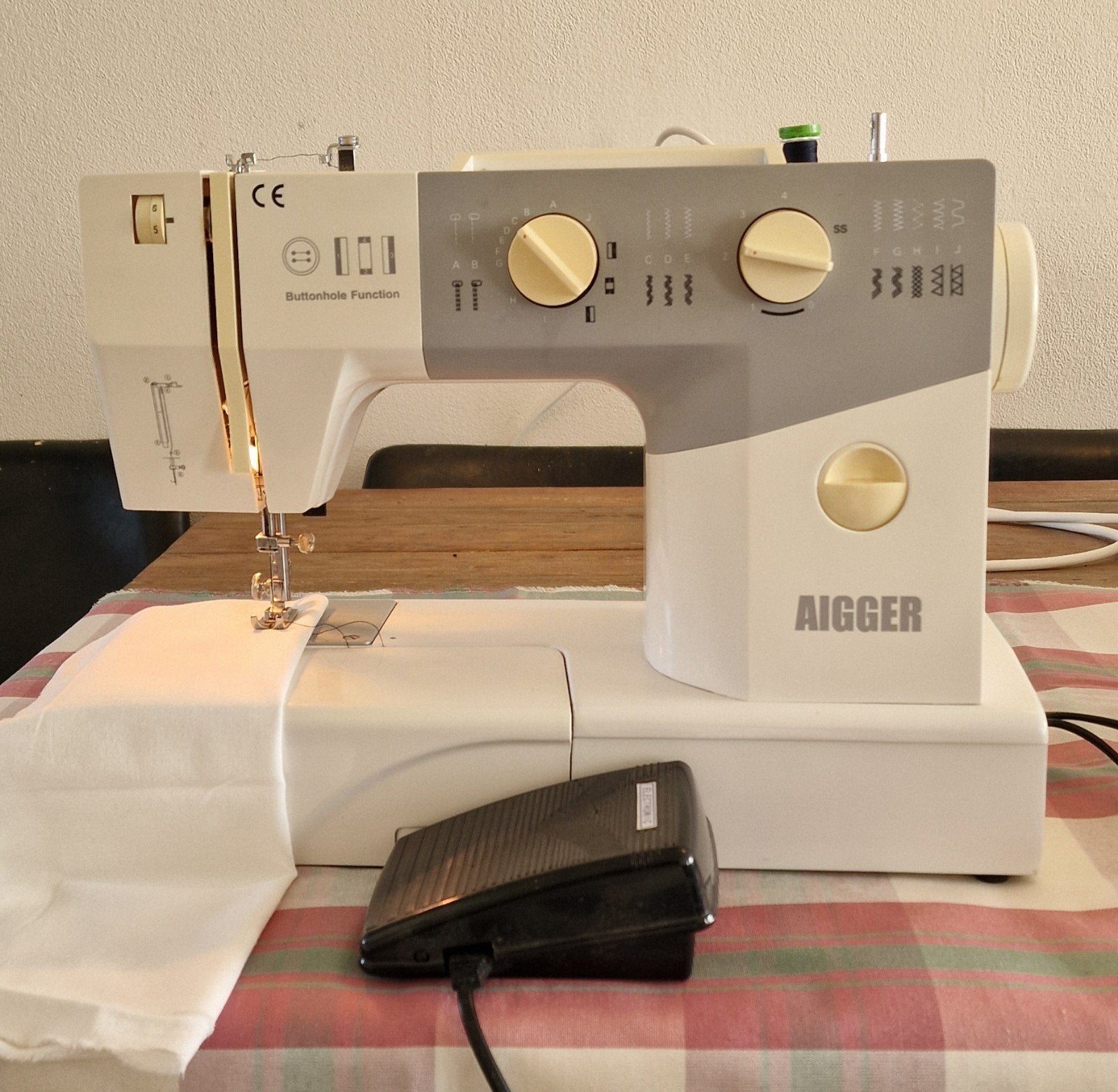 AIGGER naaimachine., Ophalen, Zo goed als nieuw, Naaimachine, Overige merken