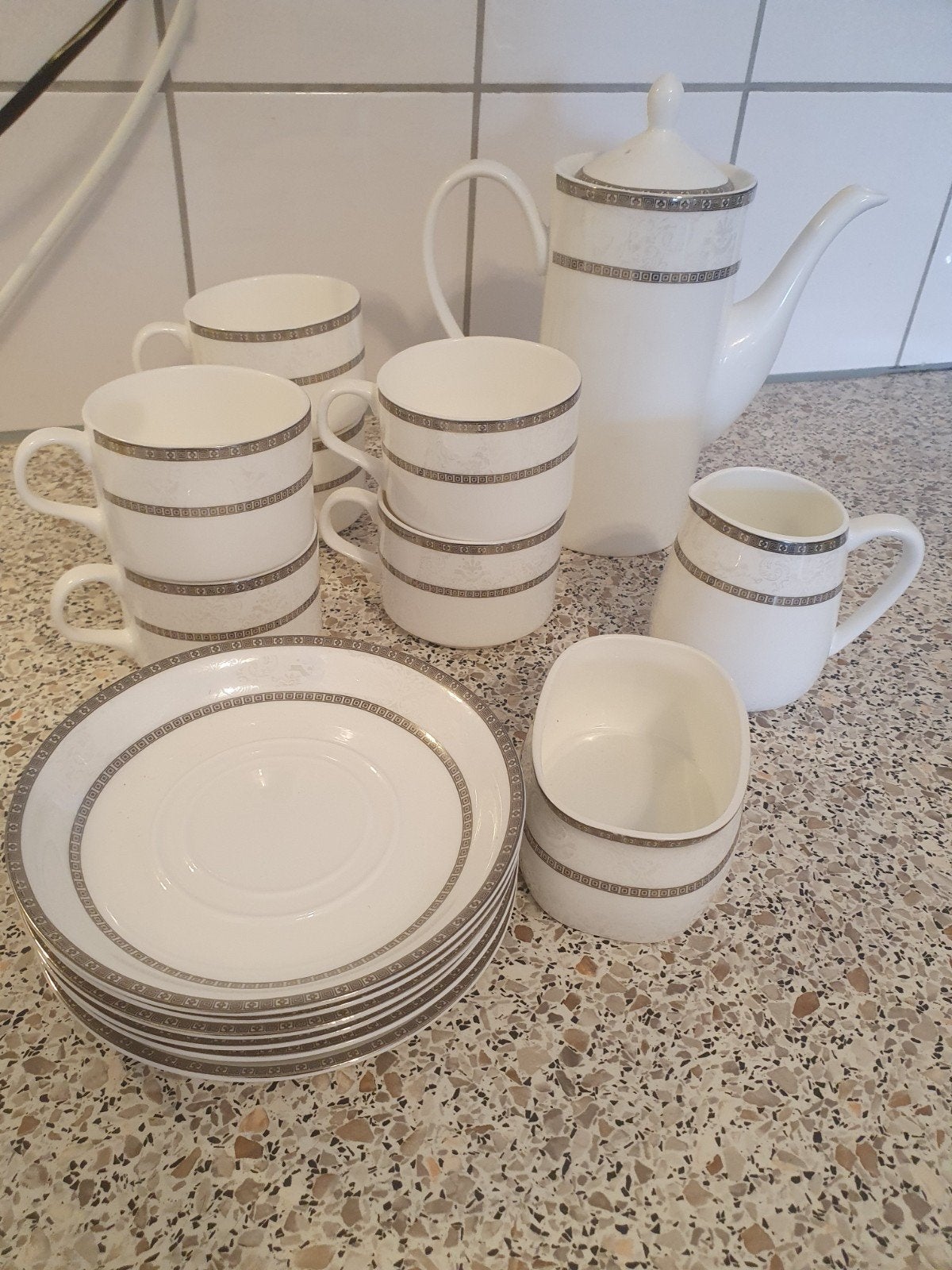 Demelian Fine Bone China Servies - Wit met Zilveren Rand, Ophalen of Verzenden