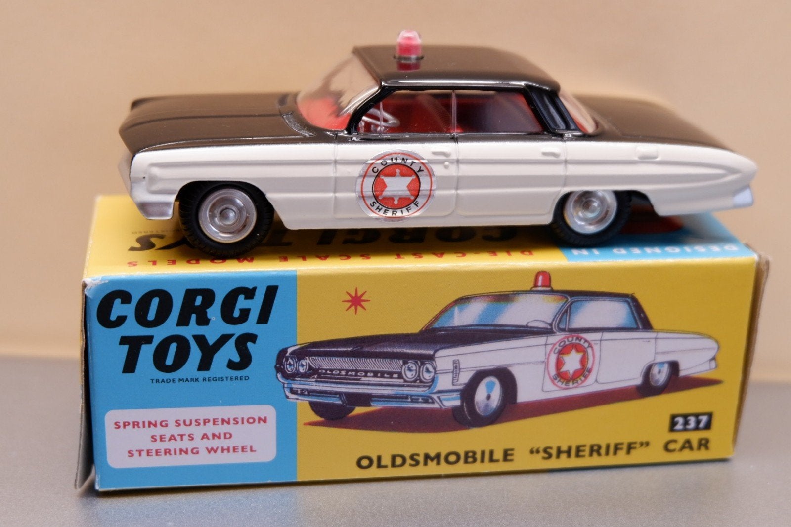 Corgi Toys 237 Oldsmobile Sheriff Car met originele doos, Hobby en Vrije tijd, Ophalen of Verzenden, Zo goed als nieuw