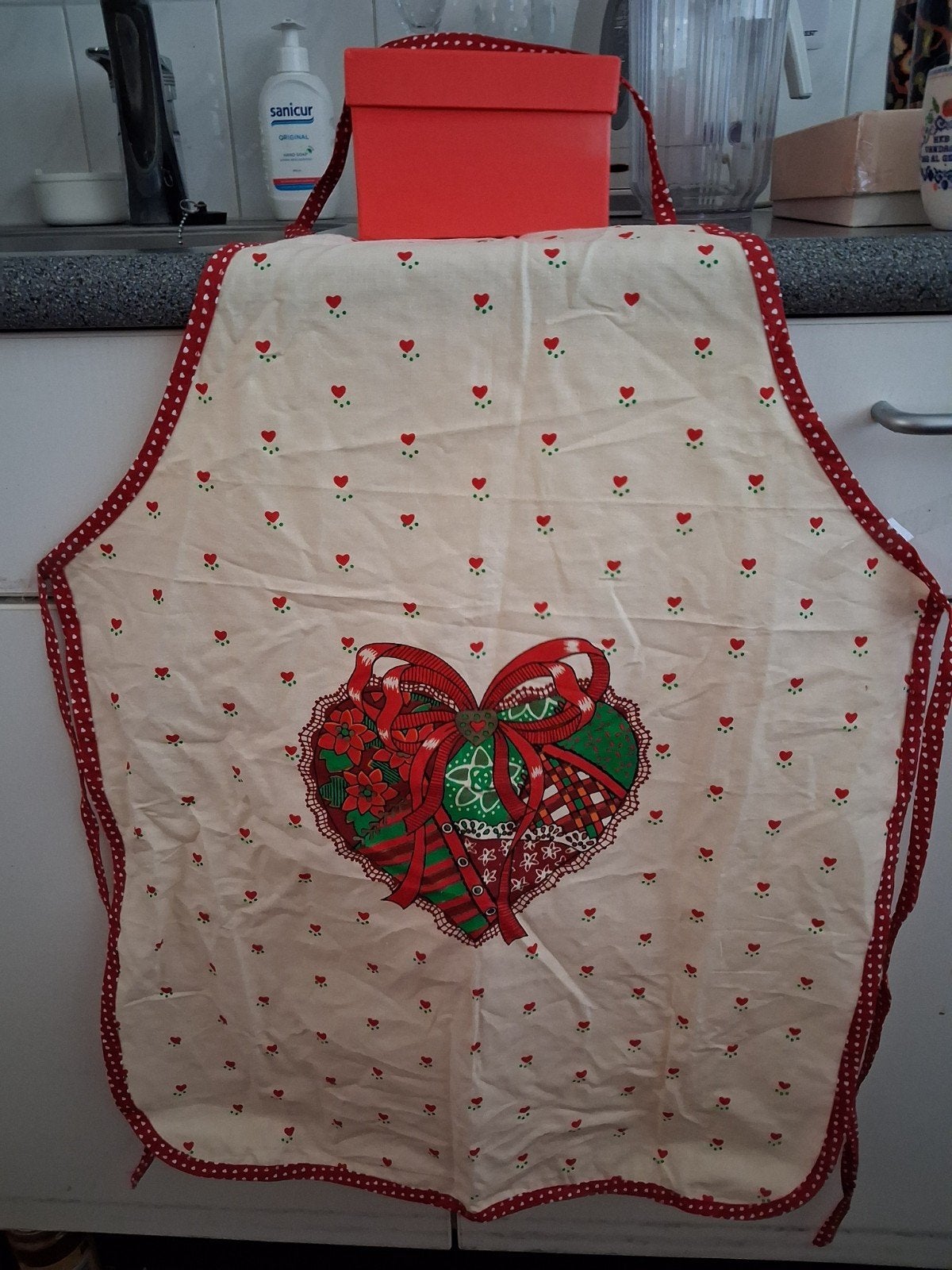NIEUW !  WAT 'N LEUK SCHORT MET HARTEN DECORATIE NIEUW !, Meerkleurig, Nieuw, Ophalen of Verzenden, Schort