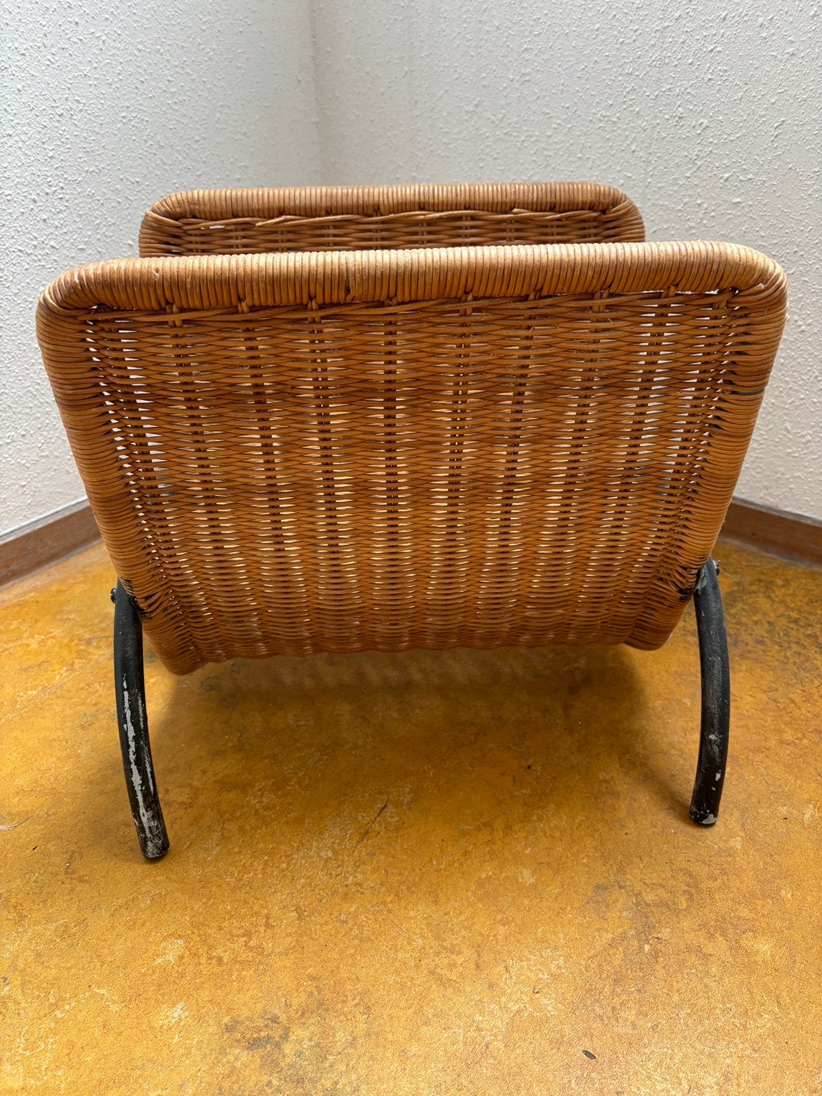 Rotan kranten/platenbak, Huis en Inrichting, Woonaccessoires | Krantenbakken en Lectuurbakken, Ophalen, Gebruikt, Bohemian, Overige materialen