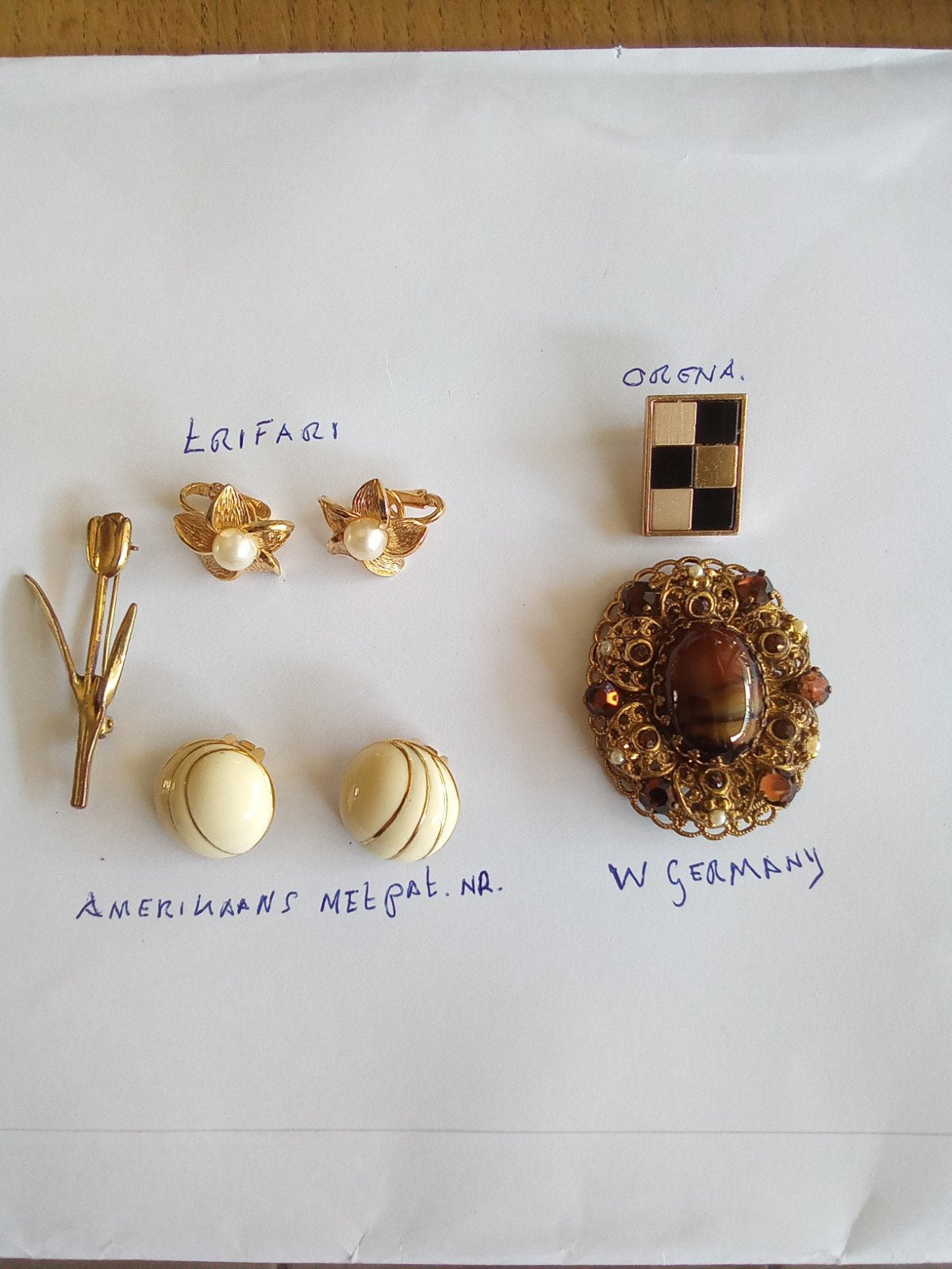 Vintage Oorbellen en Broches: Trifari, Orena, W. Germany, Overige materialen, Gebruikt, Knopjes of Stekers, Goud