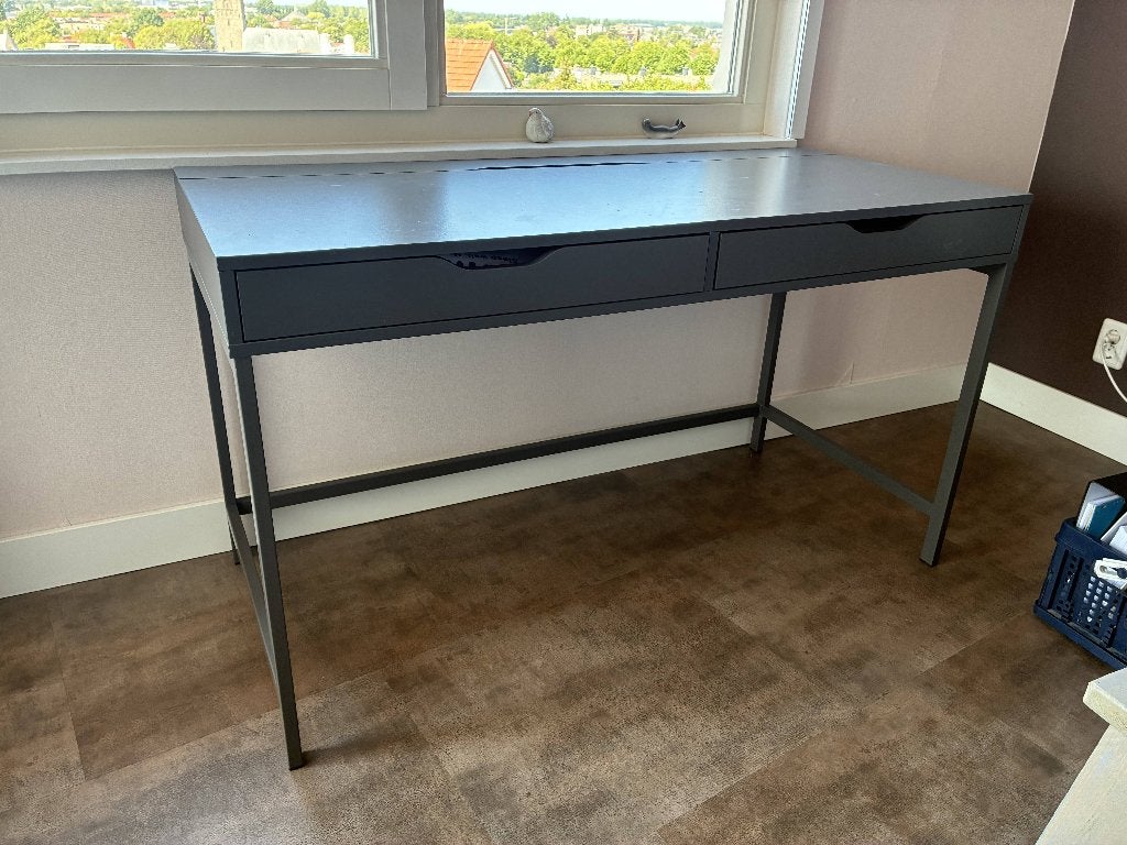 bureau met laden, Ophalen, Gebruikt, Spaanplaat of MDF, Kabelgoot