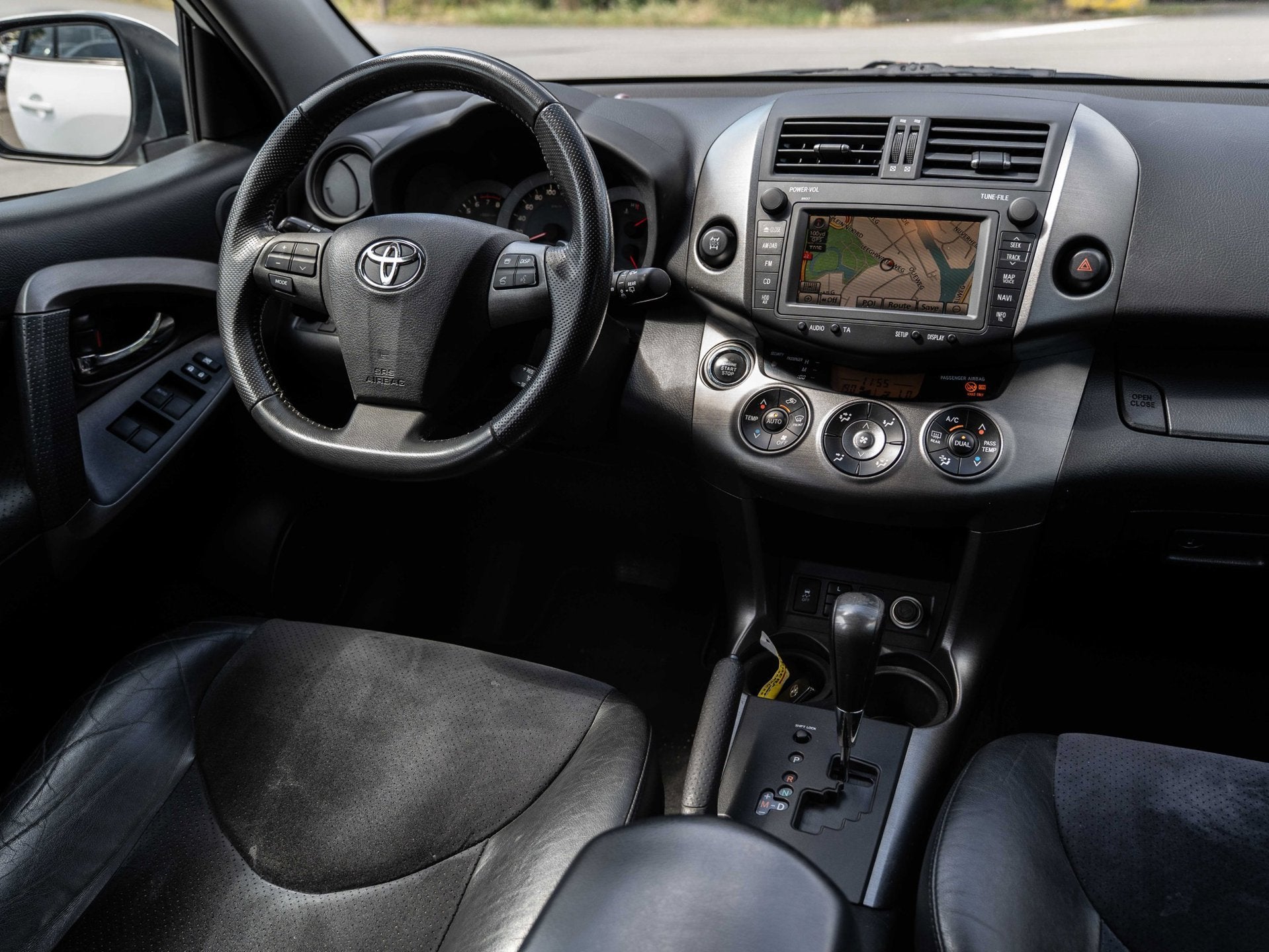 Toyota RAV4 2.0 VVTi Executive Business - AUTOMAAT - ZWART L, Auto's, Gebruikt, Zwart, 4 cilinders, Wit
