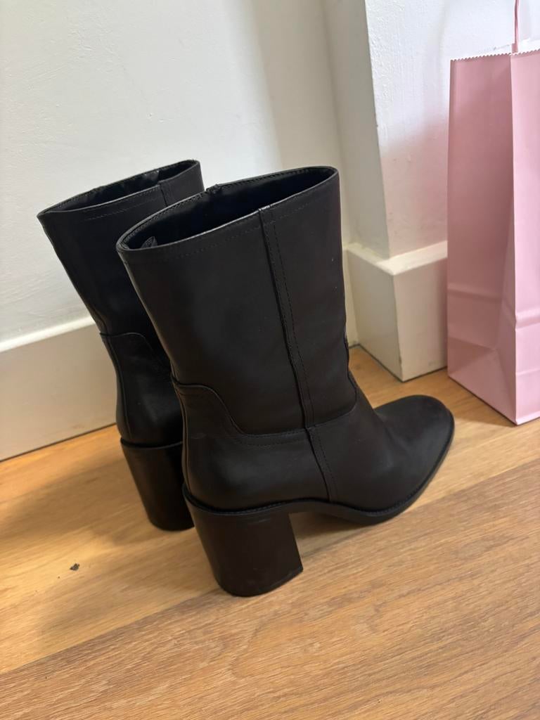 Zara leren zwarte laarzen,black boots met brede hak, maat 37, Kleding | Dames, Schoenen, Nieuw, Hoge laarzen, Zwart, Ophalen of Verzenden