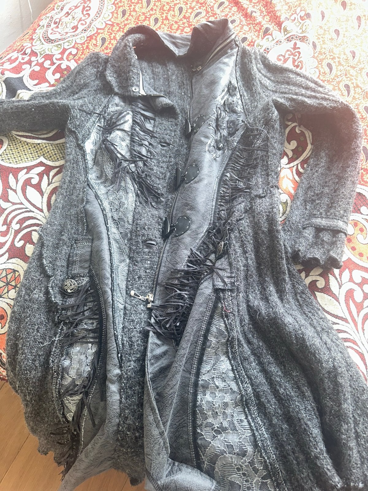 Unieke Grijze Lange Jas/ vest met Kant en Franjes, Ophalen of Verzenden, Zo goed als nieuw, Maat 38/40 (M), Grijs