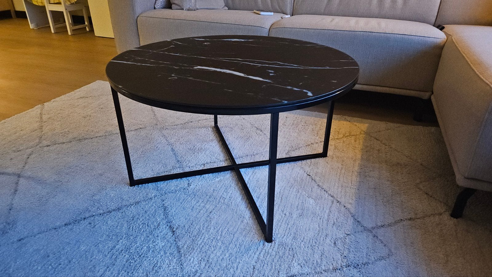 Ronde salontafel met marmerlook blad, 80 cm doorsnede, Ophalen, 50 tot 100 cm, Rond, 50 tot 100 cm