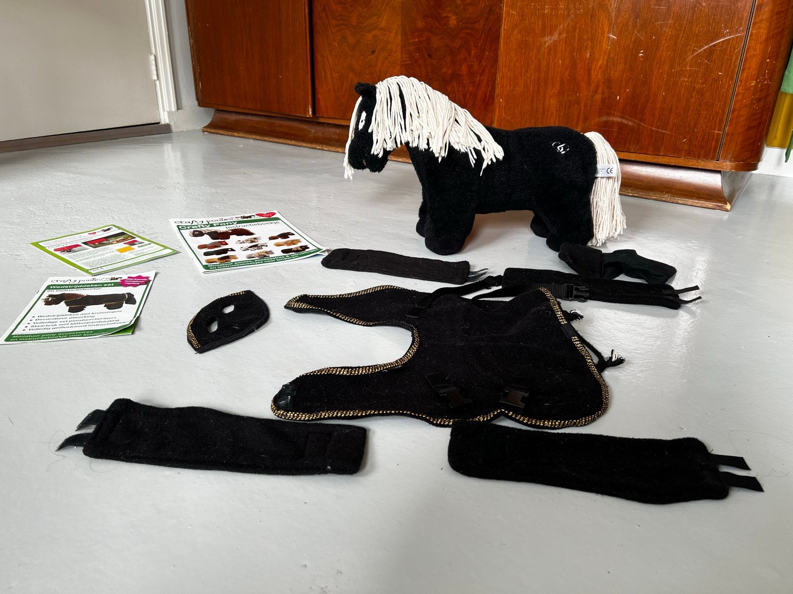 Crafty Ponies Wedstrijdset Zwart met Instructieboekjes, Ophalen of Verzenden, Zo goed als nieuw, Jongen of Meisje
