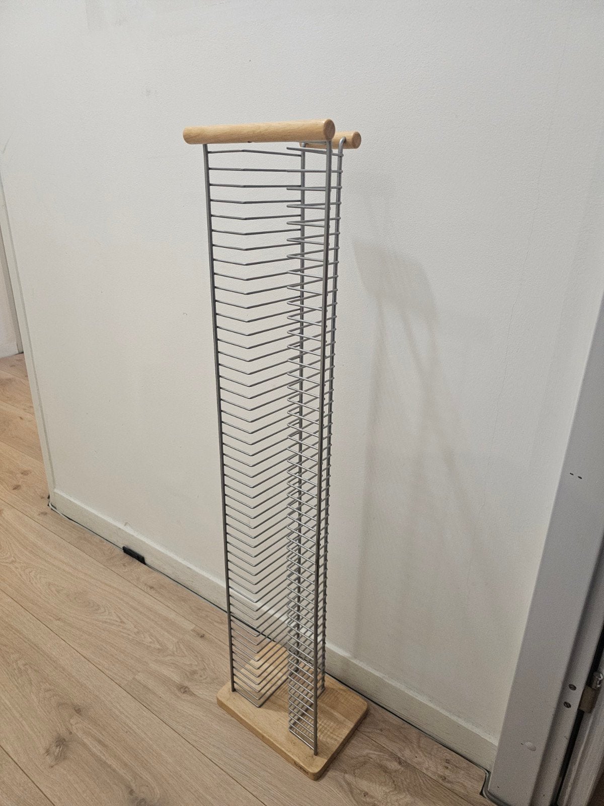 DVD rek voor 50 dvd's - Metaal met houten accenten, Ophalen, Gebruikt, Dvd's, Metaal