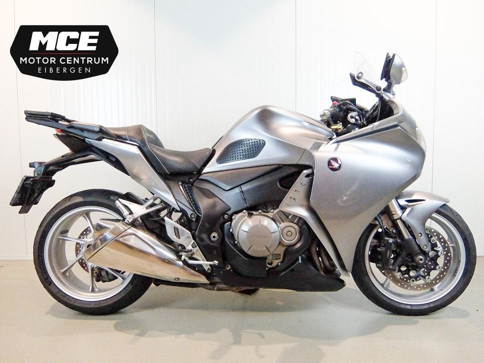 HONDA VFR 1200 F C-ABS (bj 2010), Motoren, HONDA, 4 cilinders, Motorrijbewijs A, Onbekend
