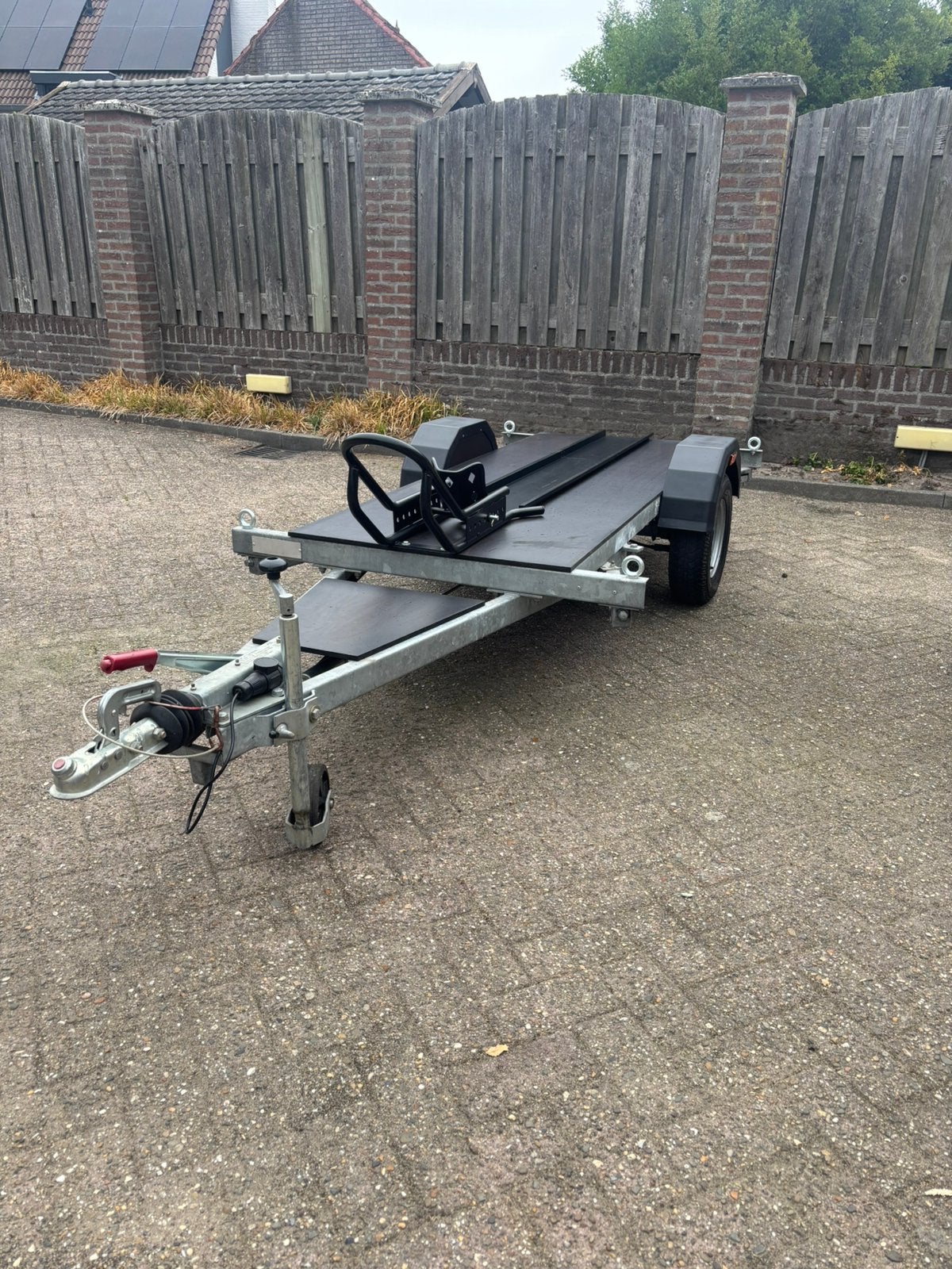 Motortrailer geremd, Ophalen, Zo goed als nieuw