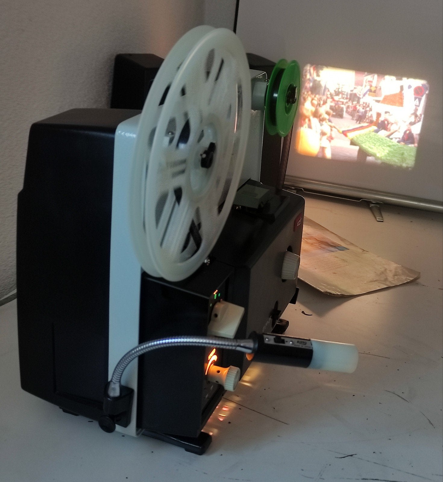 ELMO SP F SUPER 8 en DUBBEL 8 FILMPROJECTOR, Audio, Tv en Foto, Filmrollen, Ophalen of Verzenden, 8mm film