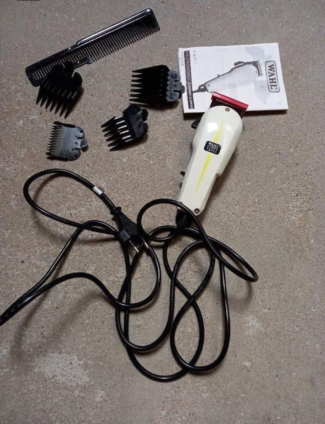 Wahl Super Taper prof. tondeuse.
4 opzetkammen 3mm – 6mm – 1, Ophalen of Verzenden, Zo goed als nieuw, Tondeuse