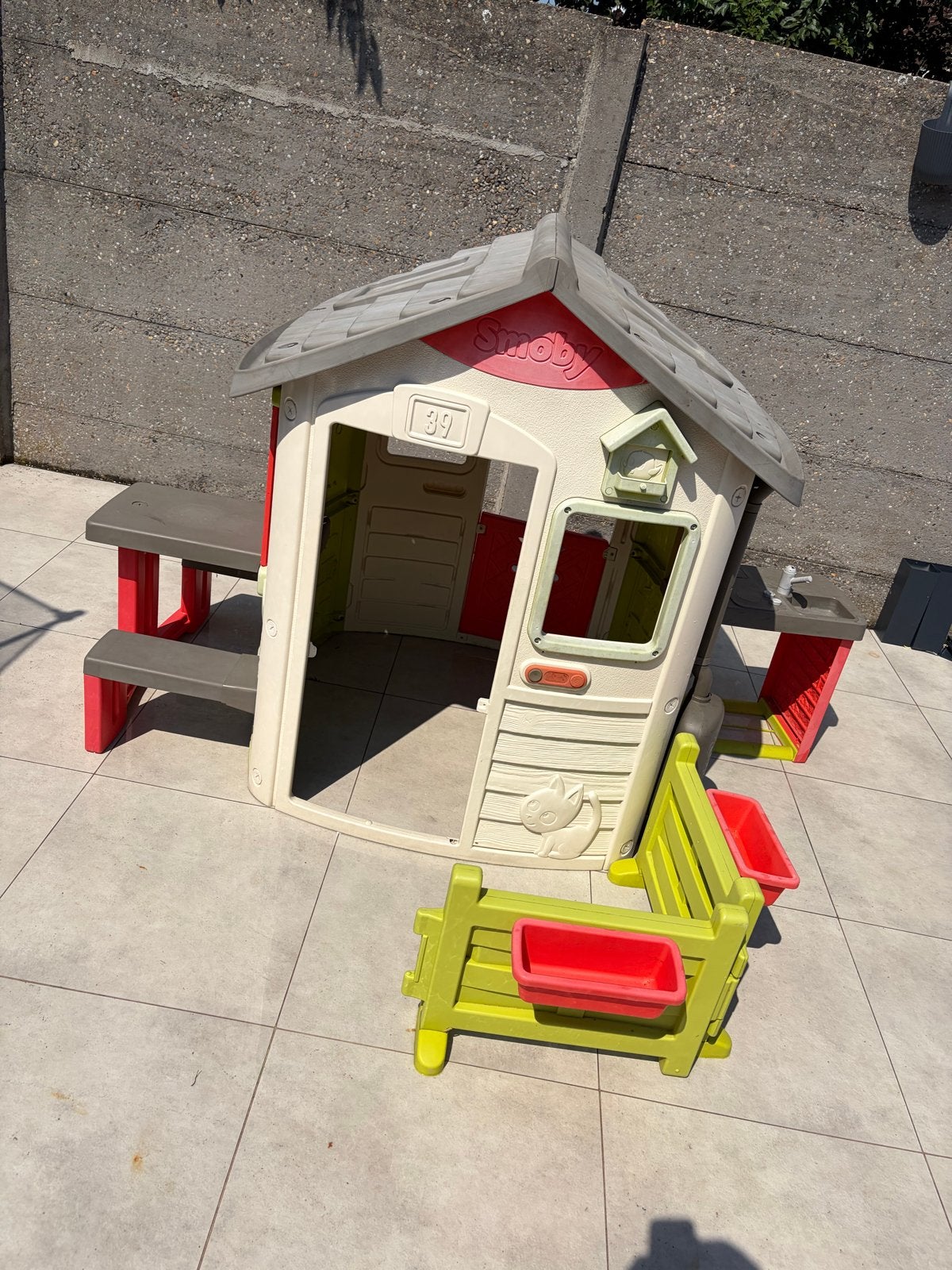 Smoby Speelhuisje met picknicktafel en keuken, Ophalen, Gebruikt, Kunststof