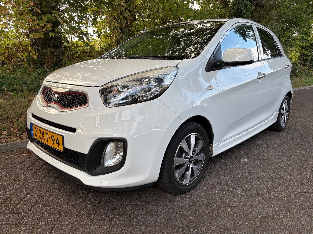 Kia Picanto 1.0 X-treme 2015 | Leder | Trekhaak | 94.000 km, Voorwielaandrijving, Zwart, 400 kg, Wit
