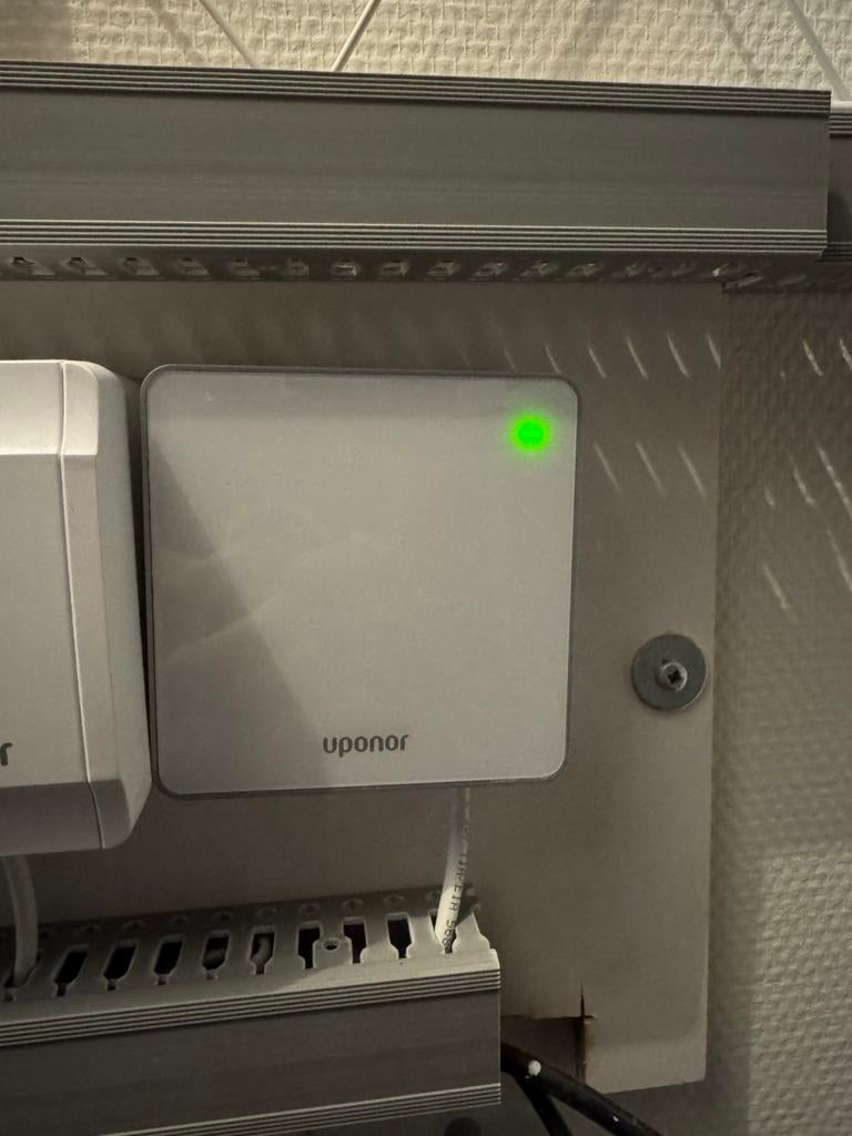 Uponor Pulse R-208 – Slimme vloerverwarming regelunit, Thermostaat, Minder dan 30 cm, Minder dan 60 cm, Ophalen of Verzenden