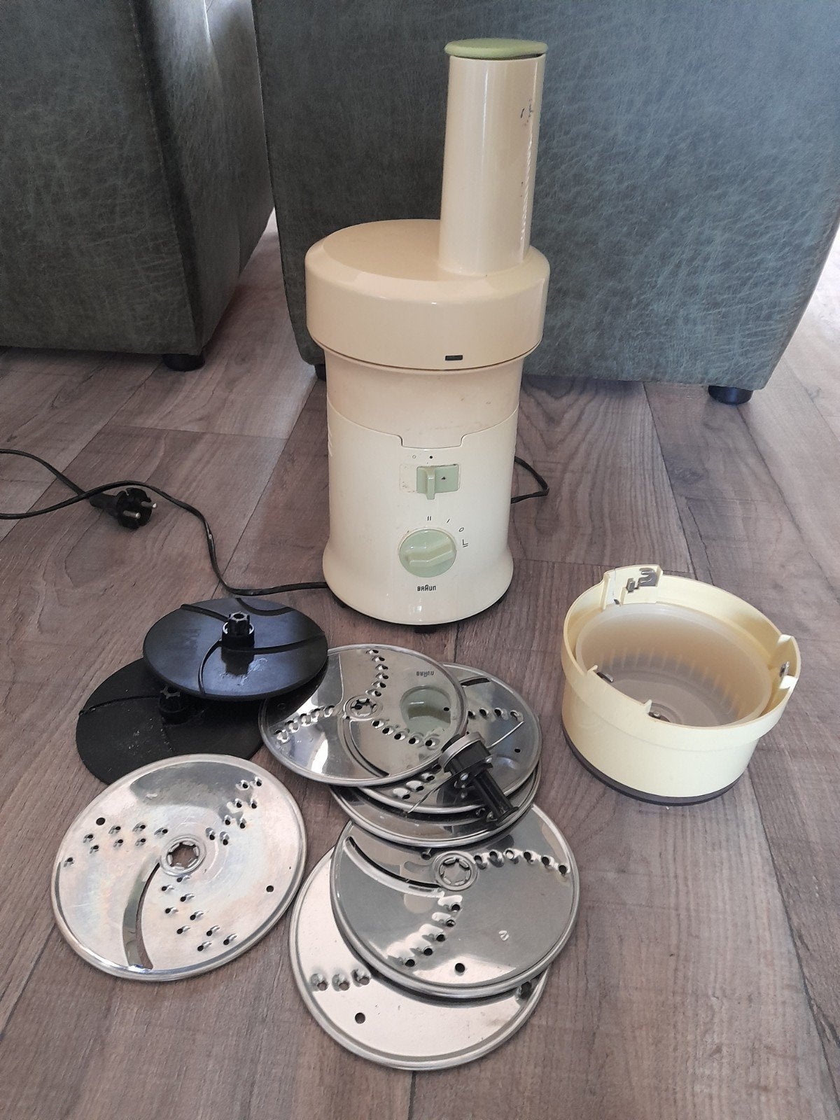 Braun keukenmachine met diverse snijschijven, Gebruikt, 2 snelheden, Ophalen of Verzenden, 2 tot 3 liter
