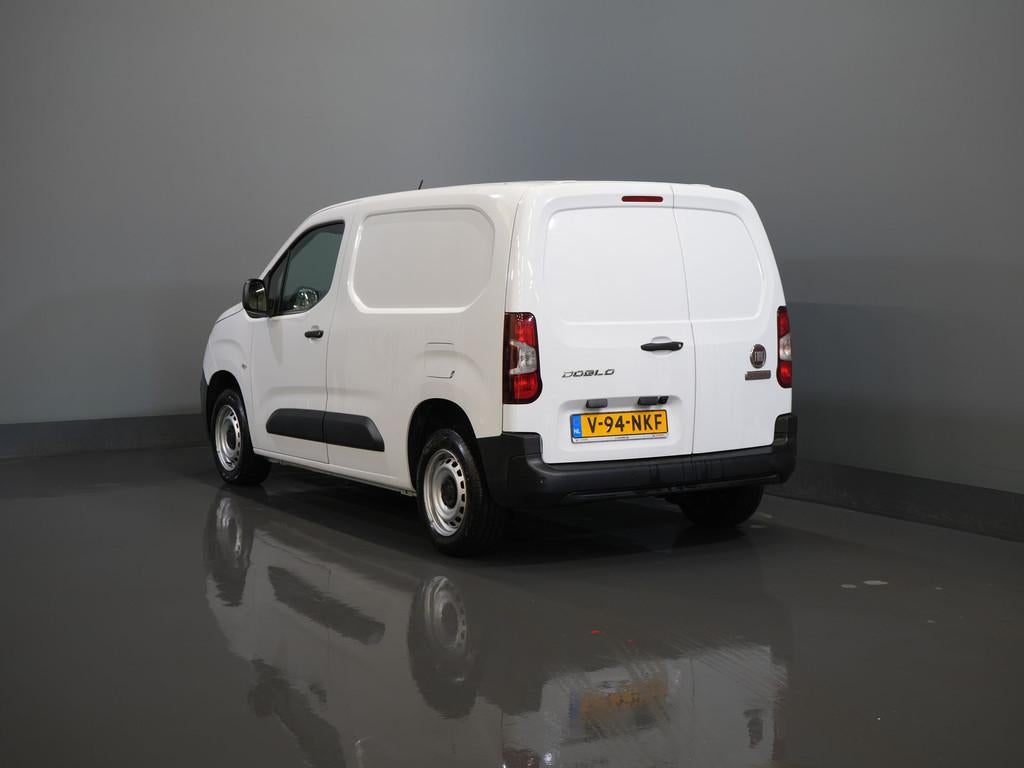 Fiat Doblò 1.5 HDi 100 pk (DEMO) 3 Pers/ CarPlay/ Stoelverw, Voorwielaandrijving, Euro 6, Wit, Bedrijf