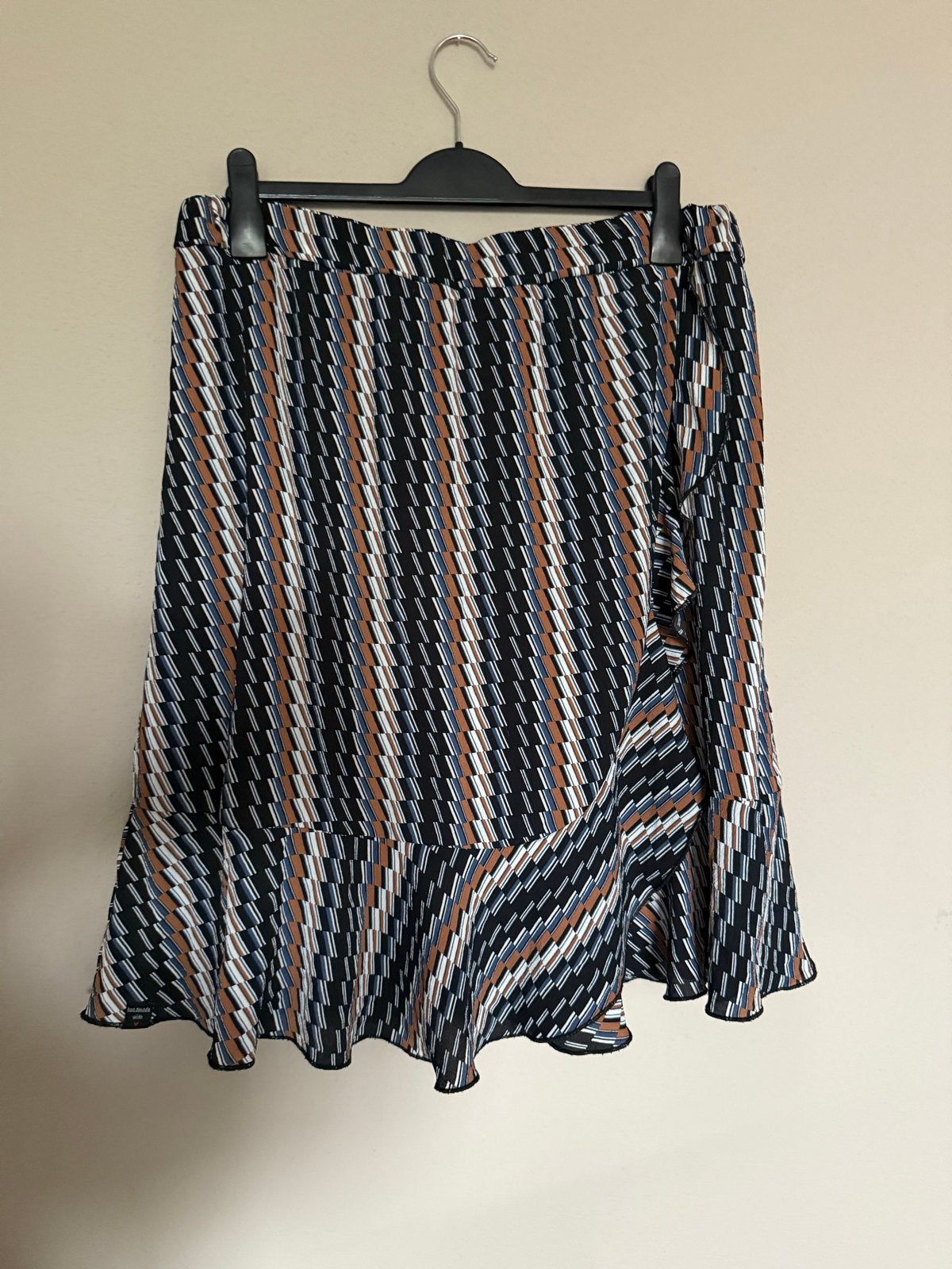 Gestreepte wikkelrok (skort) met ruches, Kleding | Dames, Rokken, Zo goed als nieuw, Maat 42/44 (L), Meerkleurig, Boven de knie