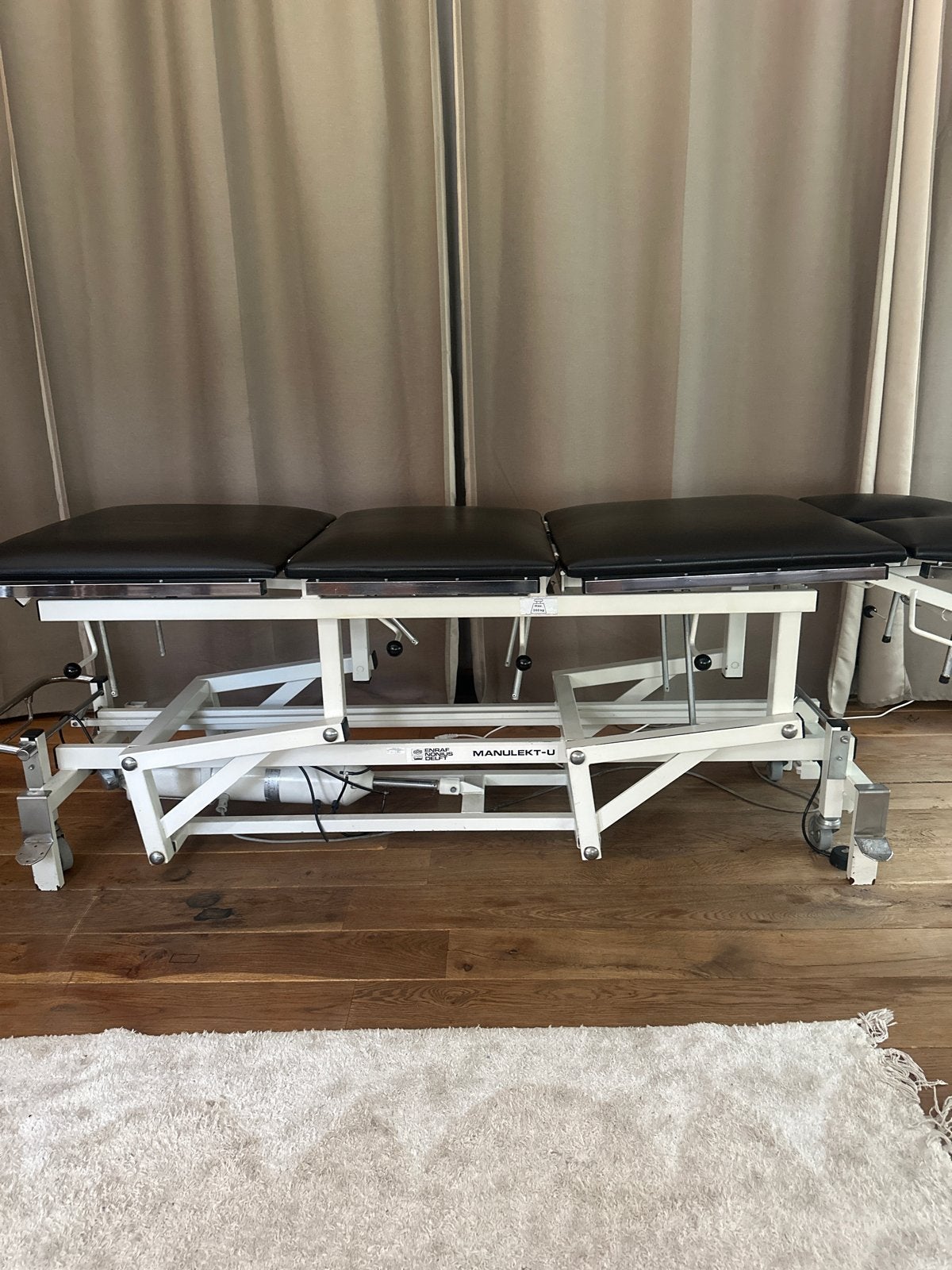 Enraf Nonius Manulekt-u elektrische behandelbank, Ophalen of Verzenden, Gebruikt, Massagetafel