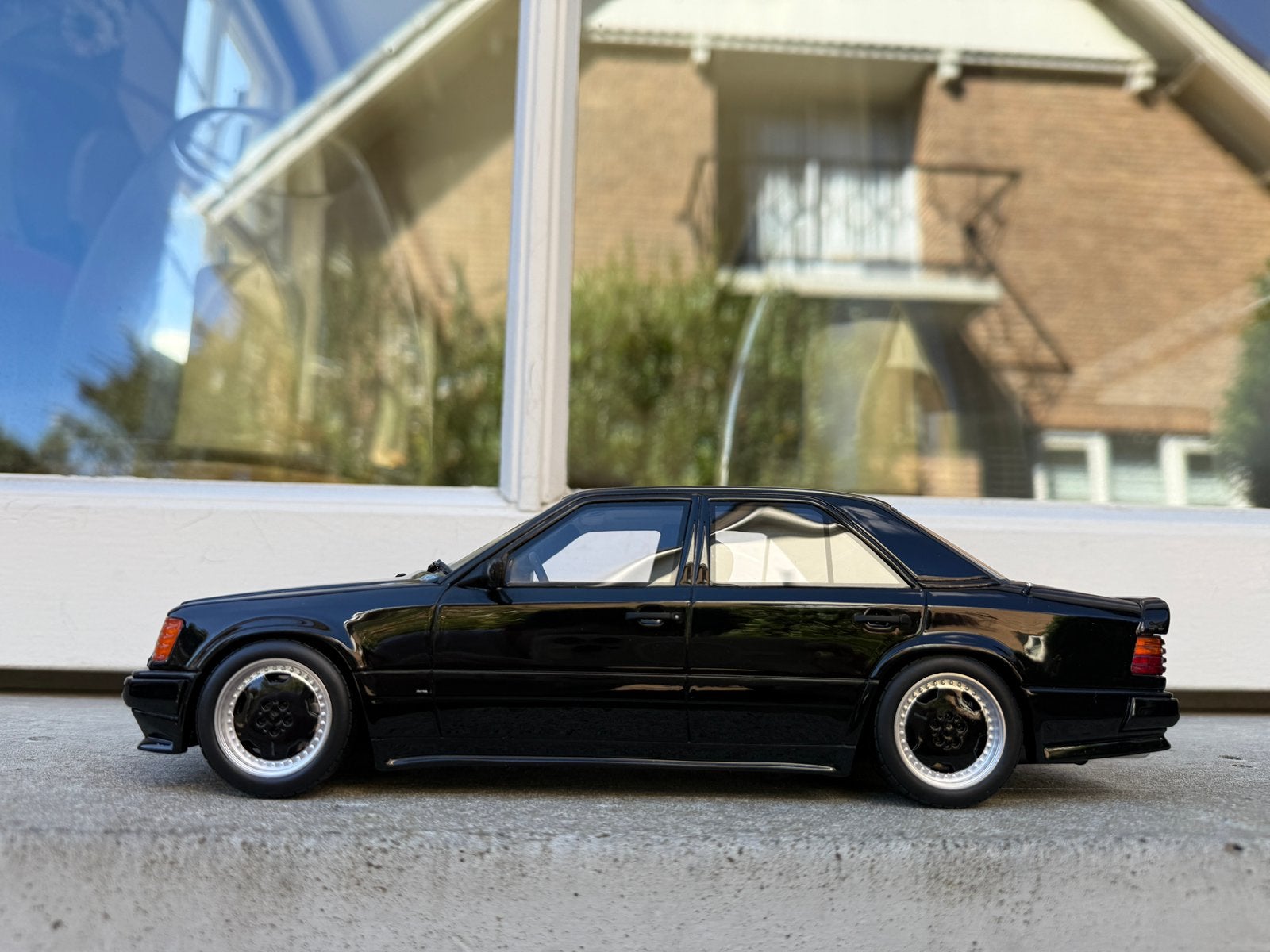1:18 Mercedes W124 300E 5.6 AMG The Hammer Otto Models OT638, 2, rue de l'écusson, Zone commerciale Oxygène Sud, Josselin, 56120, FR