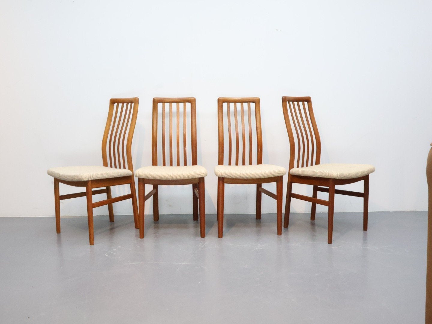 4 Eetkamerstoelen Deens Design Schou Andersen, Huis en Inrichting, Ophalen, Gebruikt, Bruin, Stof