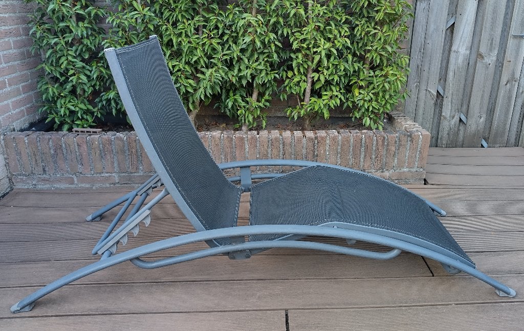 Ligbed ligstoel lekker genieten 2 stuks aanwezig, Tuin en Terras, Ligbedden, Ophalen, Nieuw, Wicker