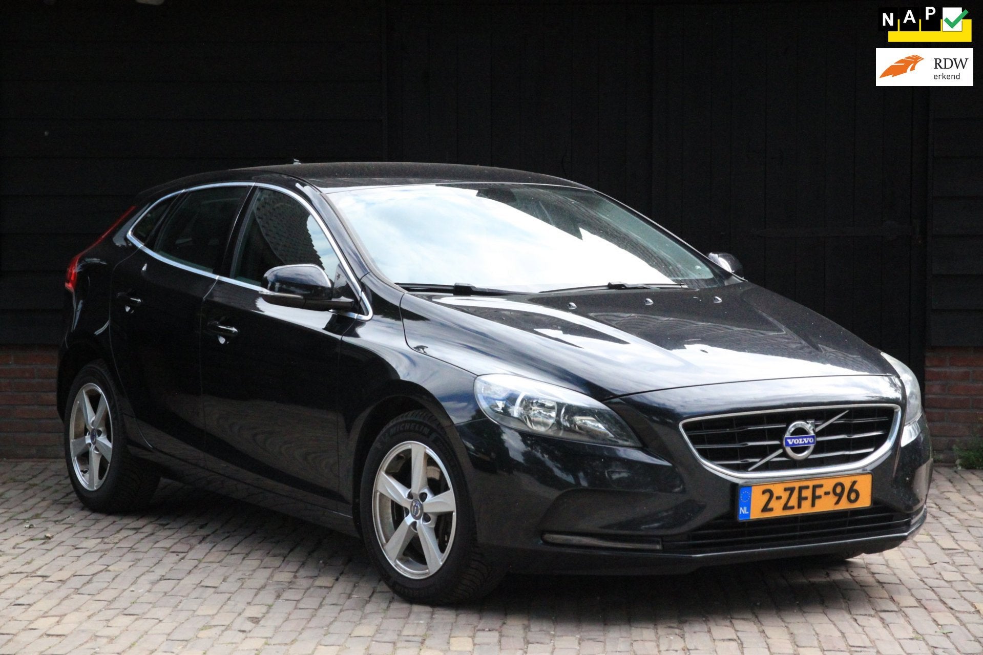 Volvo V40 2.0 D4 Summum Business Leer/Navigatie/Parkeersenso, Voorwielaandrijving, Euro 5, Automatische klimaatregeling, Zwart