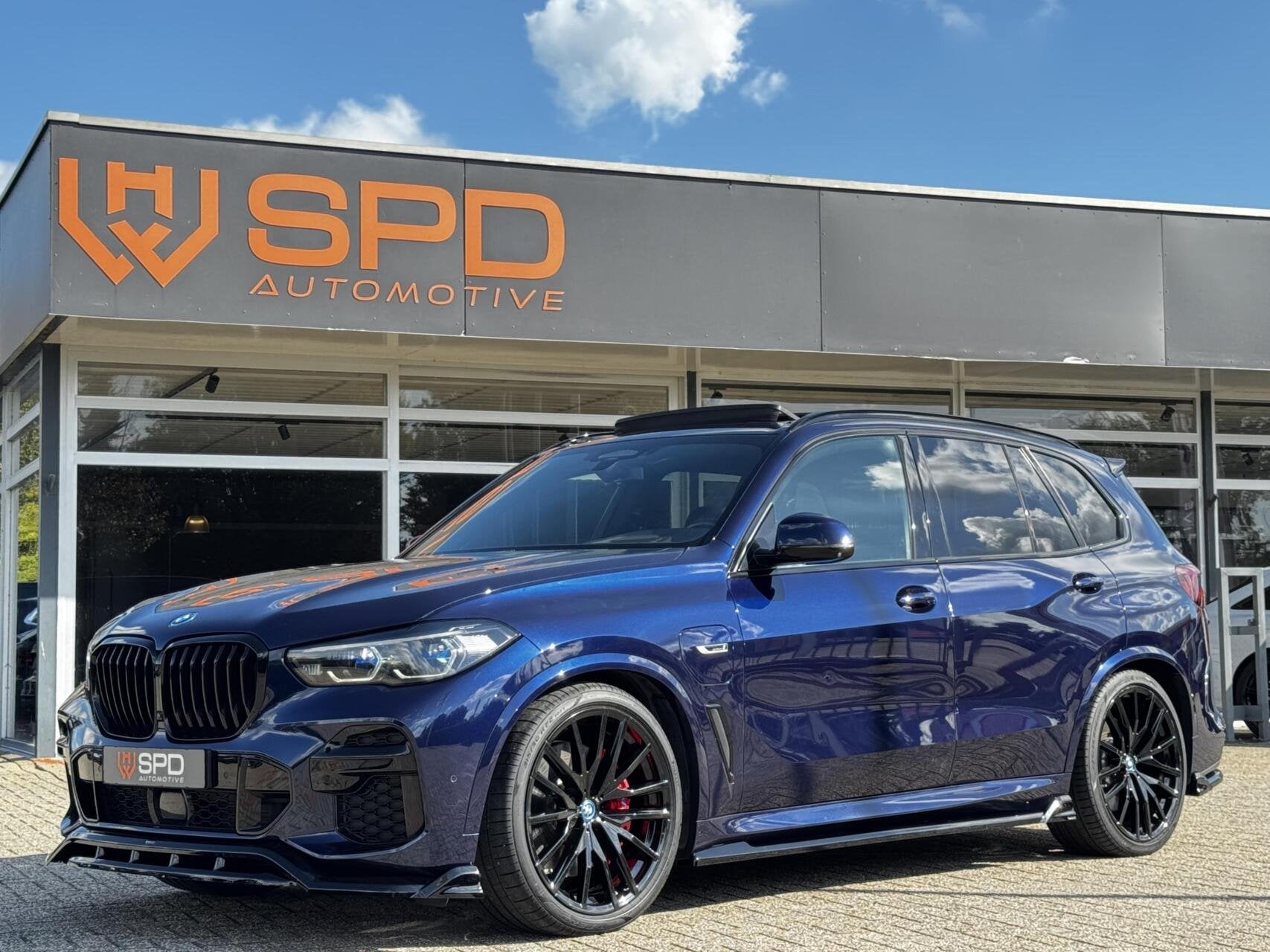 BMW X5 xDrive45e M-Sport|B&W|22"|M-Stoelen|Pano|Laser|Skylou, Dealer onderhouden, Gebruikt, 394 pk, Blauw