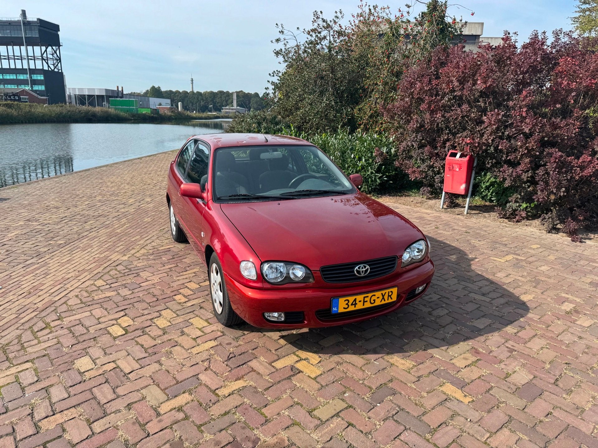Foto 3 van Toyota Corolla 1.6 VVT-i Sol