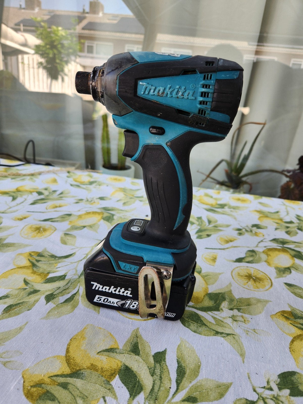Makita DTD146 18V Accu Slagschroef machine met 5.0Ah Accu, Variabele snelheid, Overige typen, Ophalen of Verzenden, Gebruikt