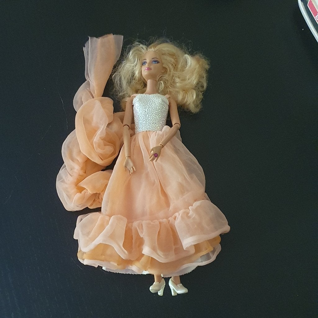 9 verschillende barbie poppen, Verzamelen, Poppen, Ophalen, Gebruikt, Pop
