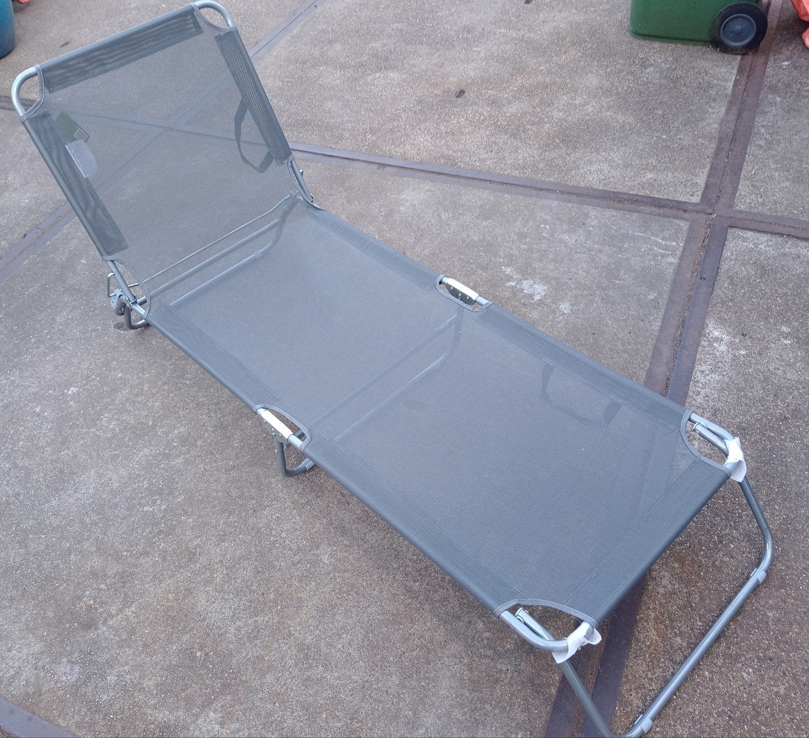 Splinternieuwe stretcher, kampeerbed, Ophalen