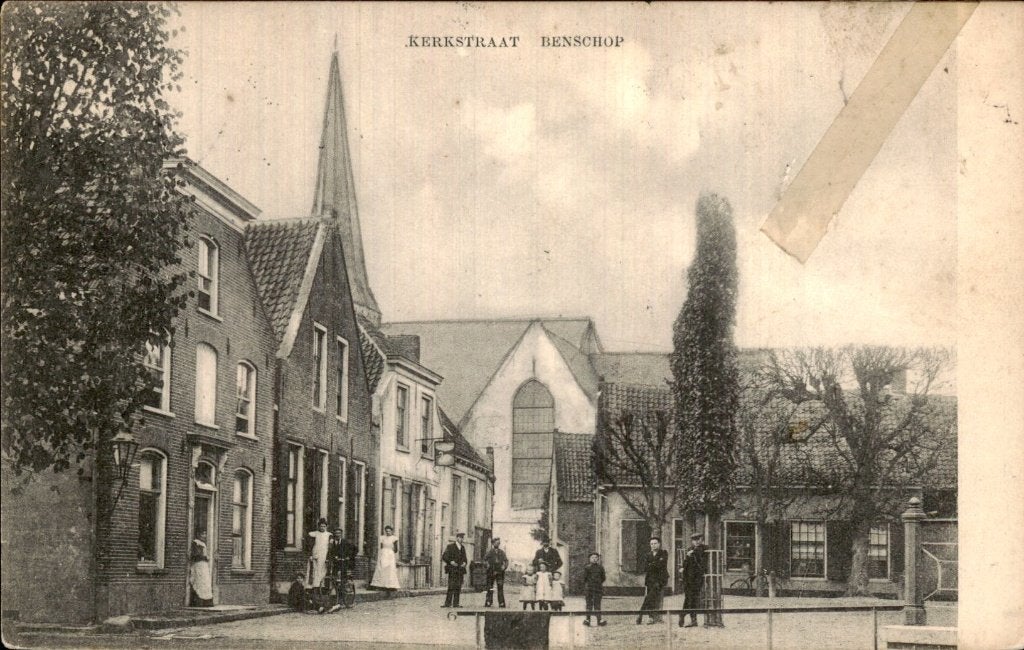 Benschop - Kerkstraat - Straatbeeld met kerk, Verzamelen, Ansichtkaarten | Nederland, Ophalen of Verzenden, Voor 1920, Gelopen