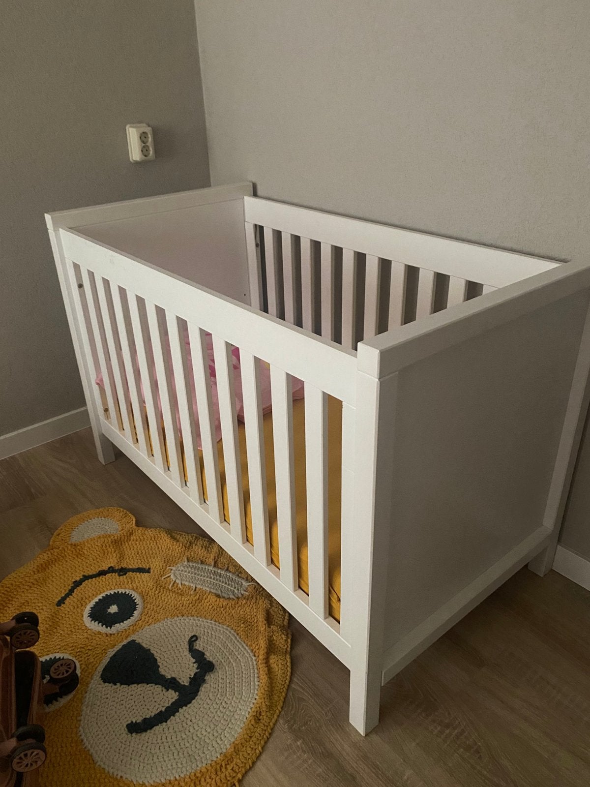 GRATIS! Babybed met schade (zie fotos), Ophalen, Gebruikt, Jongetje of Meisje