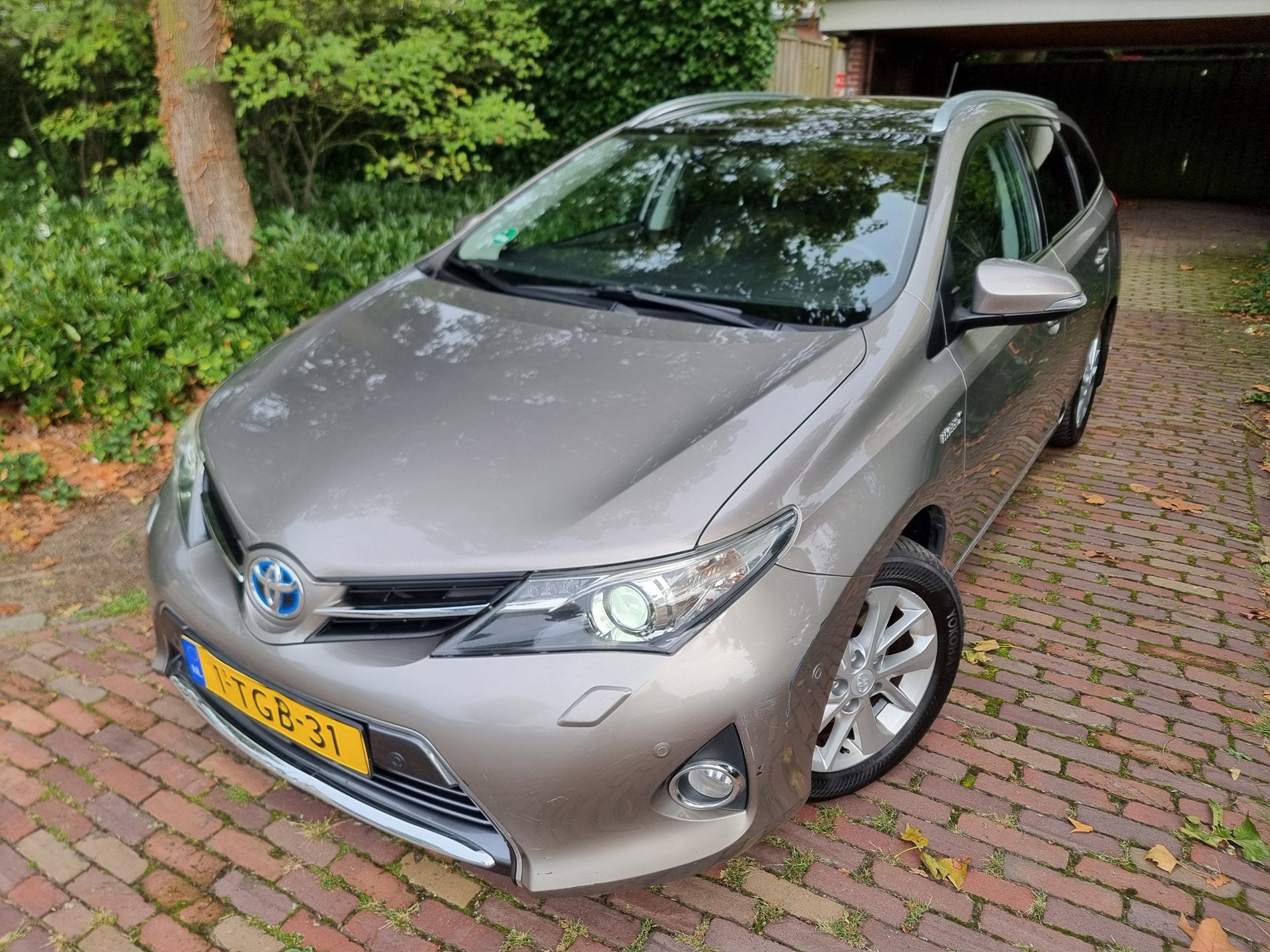 Toyota Auris Touring Sports 1.8 Hybrid Lease+ Pano/Xenon/Nav, Auto's, Toyota, Euro 5, Gebruikt, Bruin, Origineel Nederlands