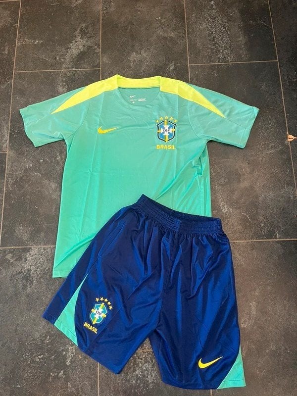Nike brazil voetbal set, Maat XS of kleiner, Ophalen, Zo goed als nieuw, Shirt