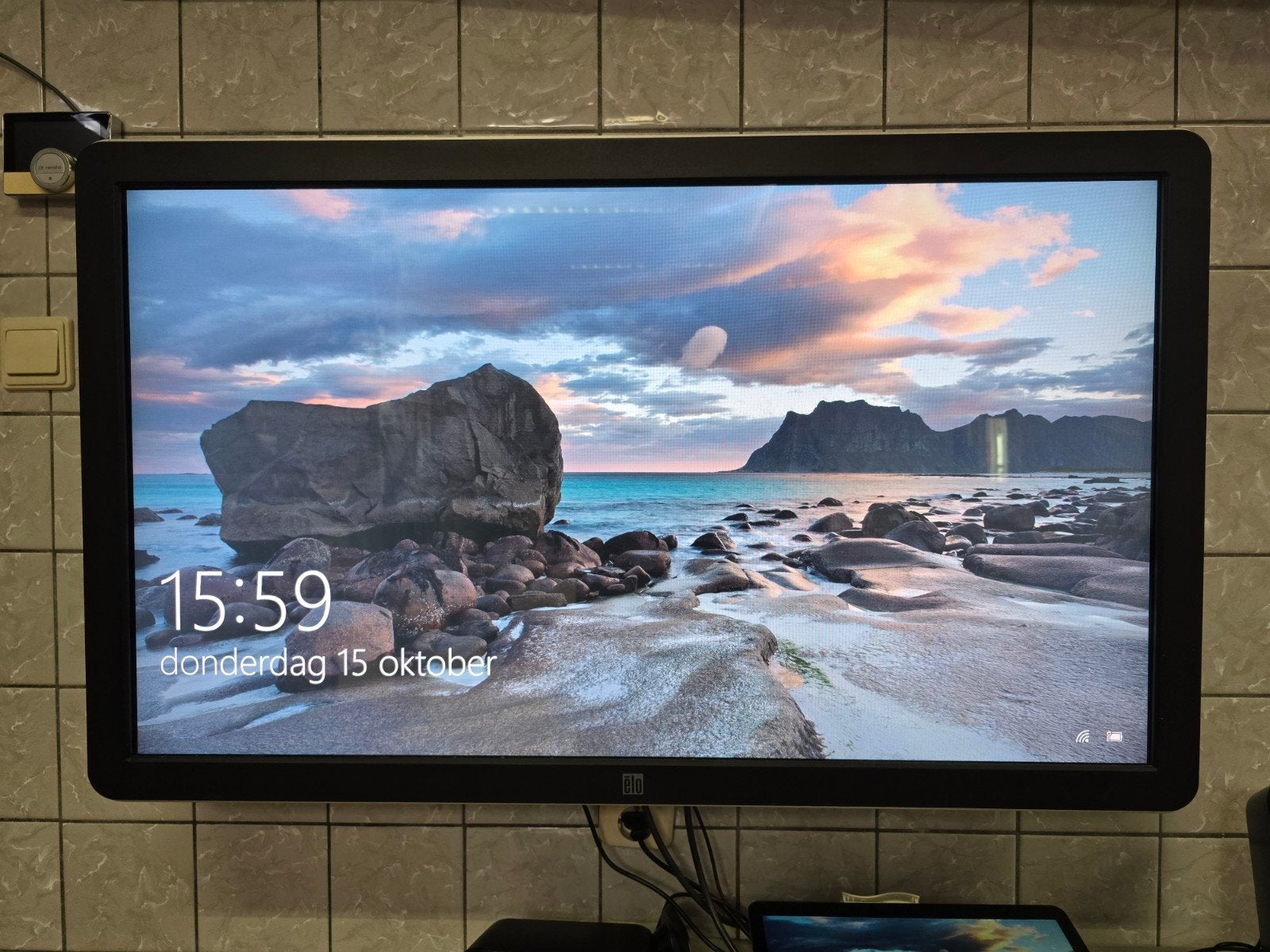 ELO touch screen monitor, 42 inch, LED, 50 Hz, HD Ready (720p), Zo goed als nieuw