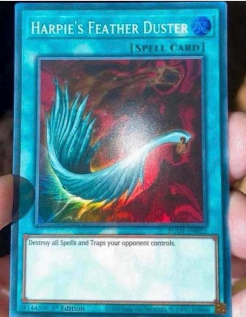 Yu-Gi-Oh! Harpie’s Feather Duster EG01 1st Edition !, Ophalen of Verzenden, Zo goed als nieuw, Losse kaart, Foil