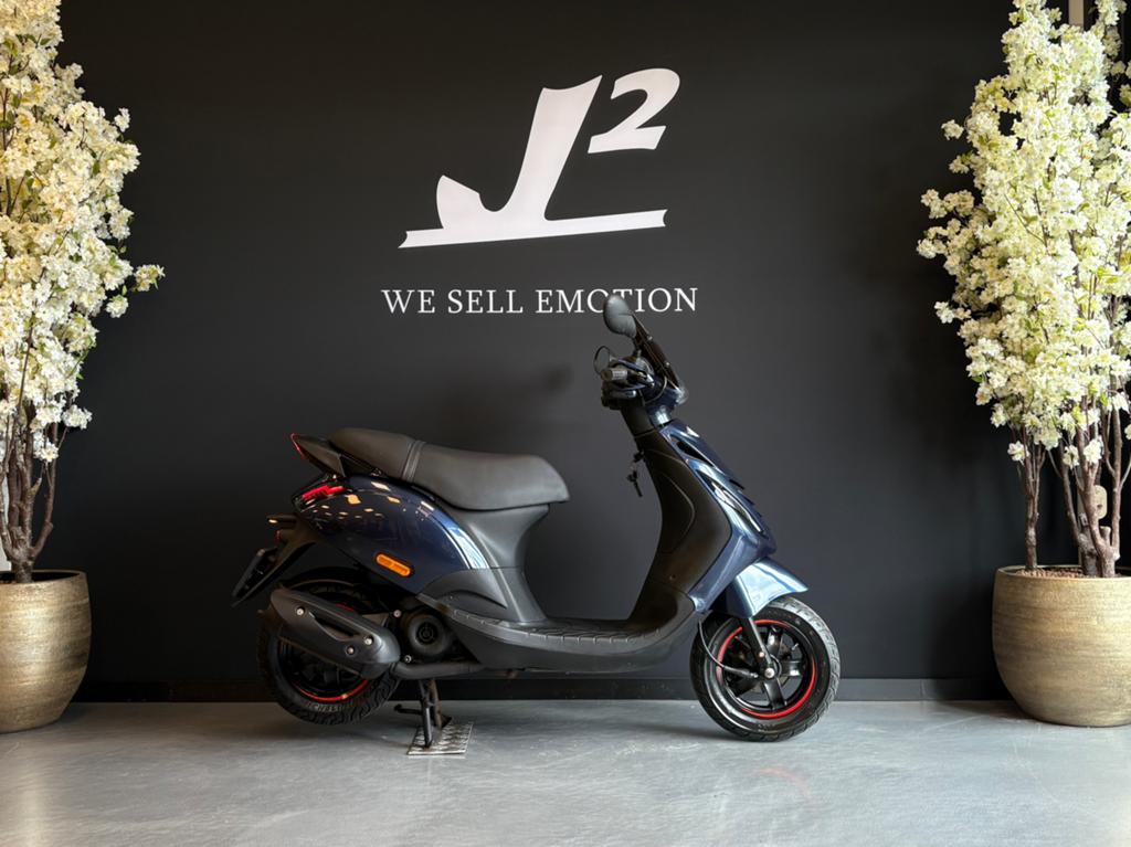 Piaggio Zip | Midnight Blu | Brom | 2021 | 4878 km | 1 eig, ., Maximaal 45 km/u, Zip, Ophalen of Verzenden