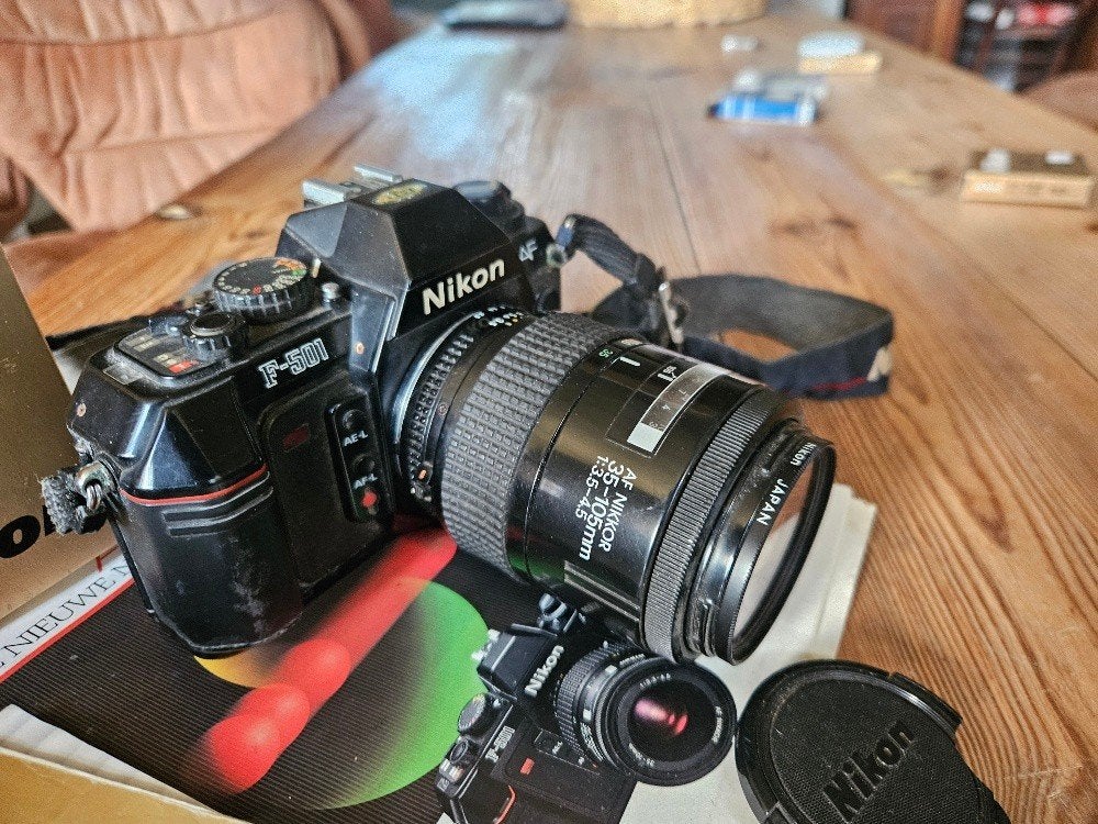 oude camera Nikon F 501, Nikkor 35 -105 lens, SB-20 flitser, Audio, Tv en Foto, Fotocamera's Analoog, Ophalen of Verzenden, Gebruikt